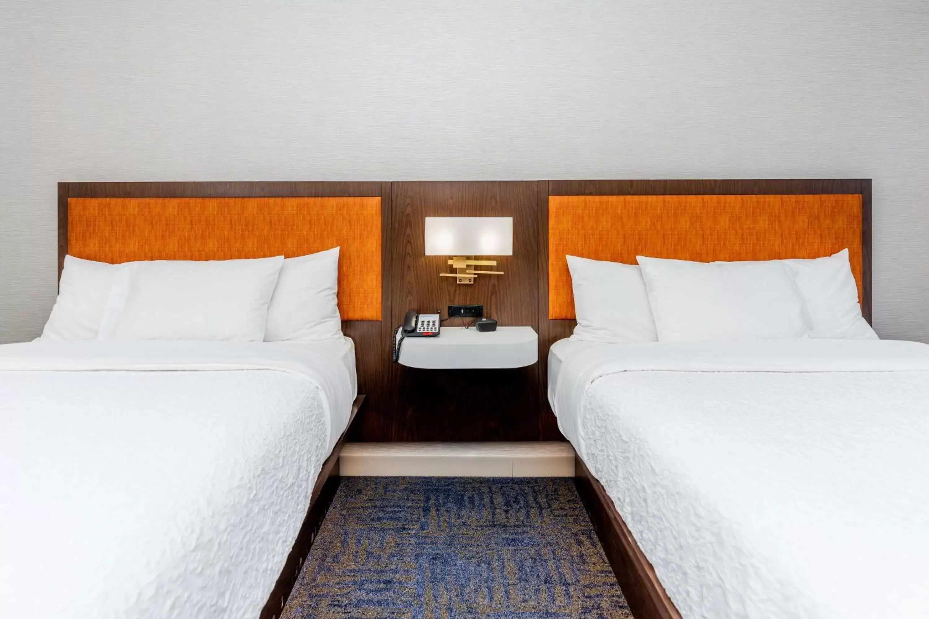 Bed in Hampton Inn & Suites Sugar Land, Tx