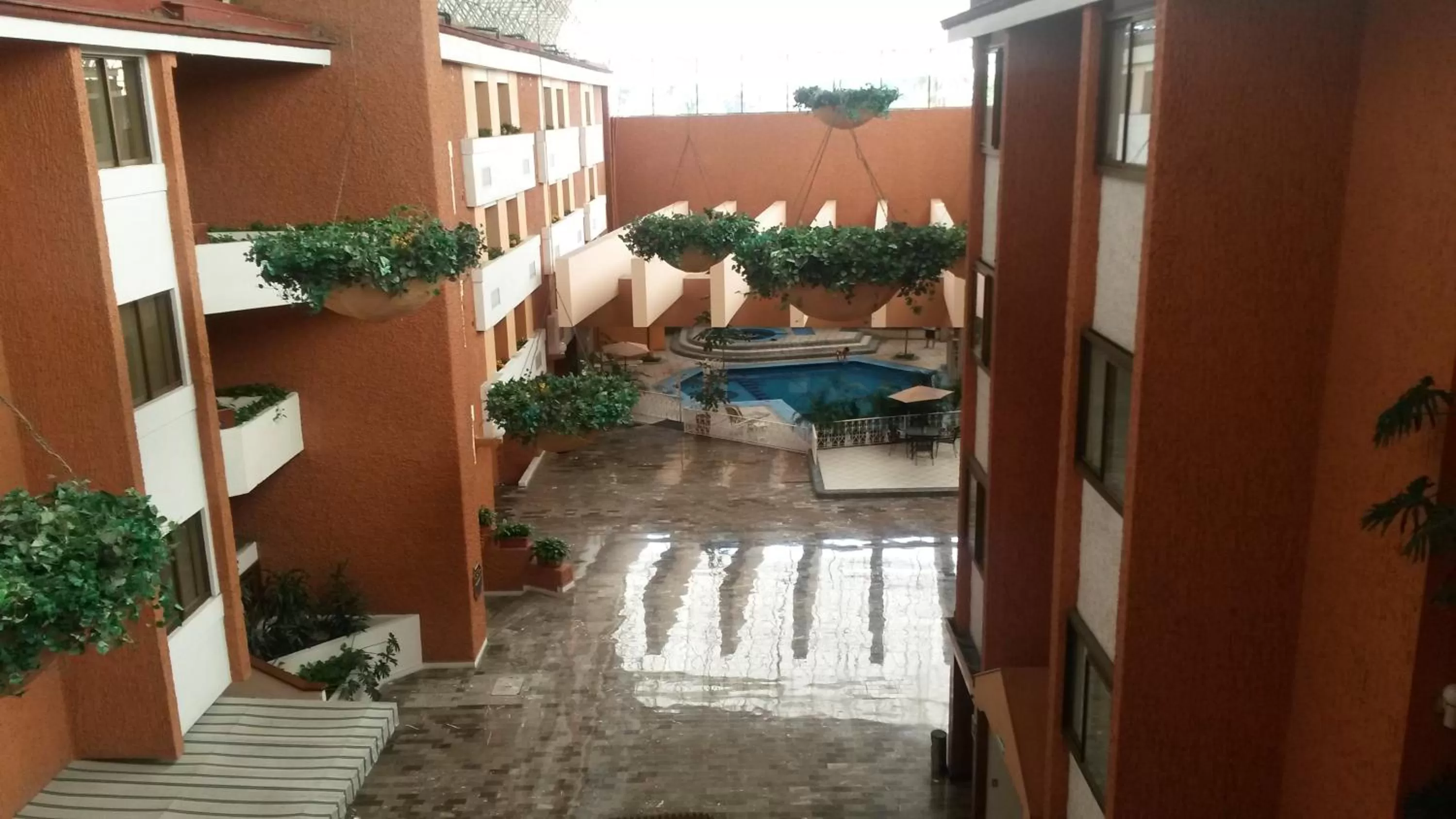 Bird's eye view in Country Plaza