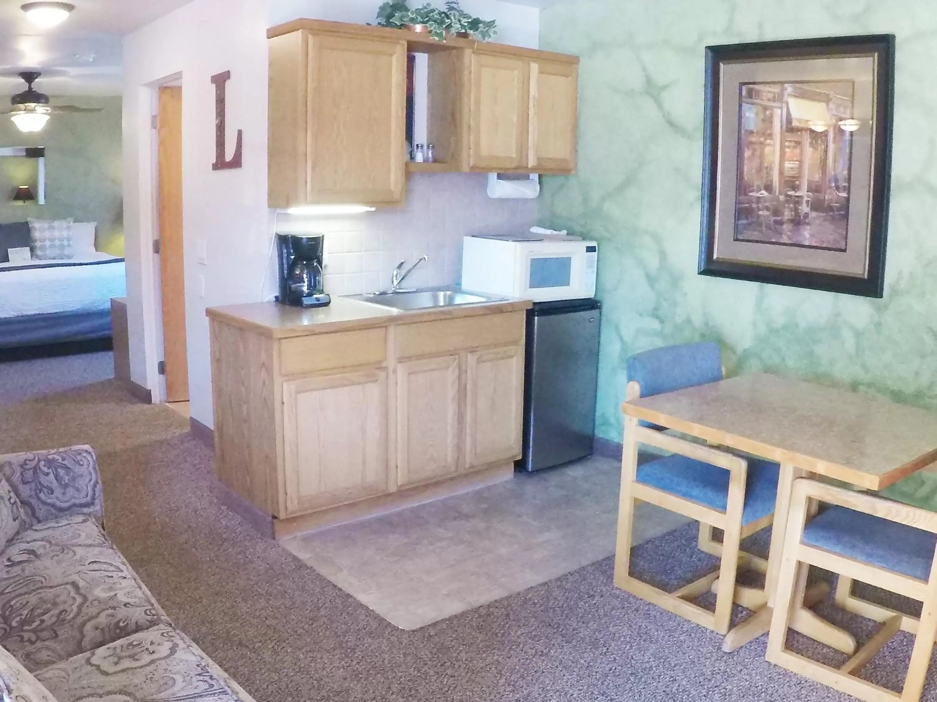 Kitchen or kitchenette, Kitchen/Kitchenette in Mountain View Lodge