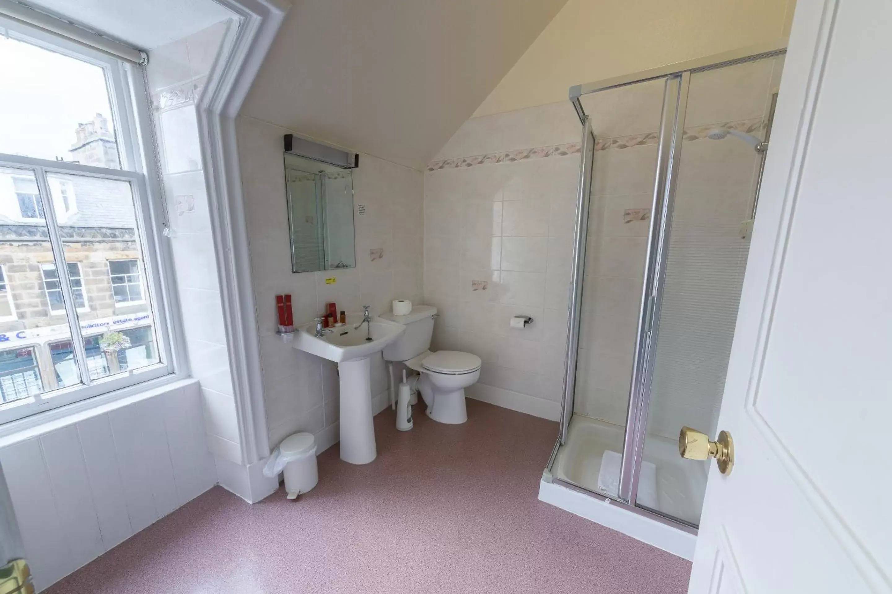 Shower, Bathroom in Royal Thurso Hotel