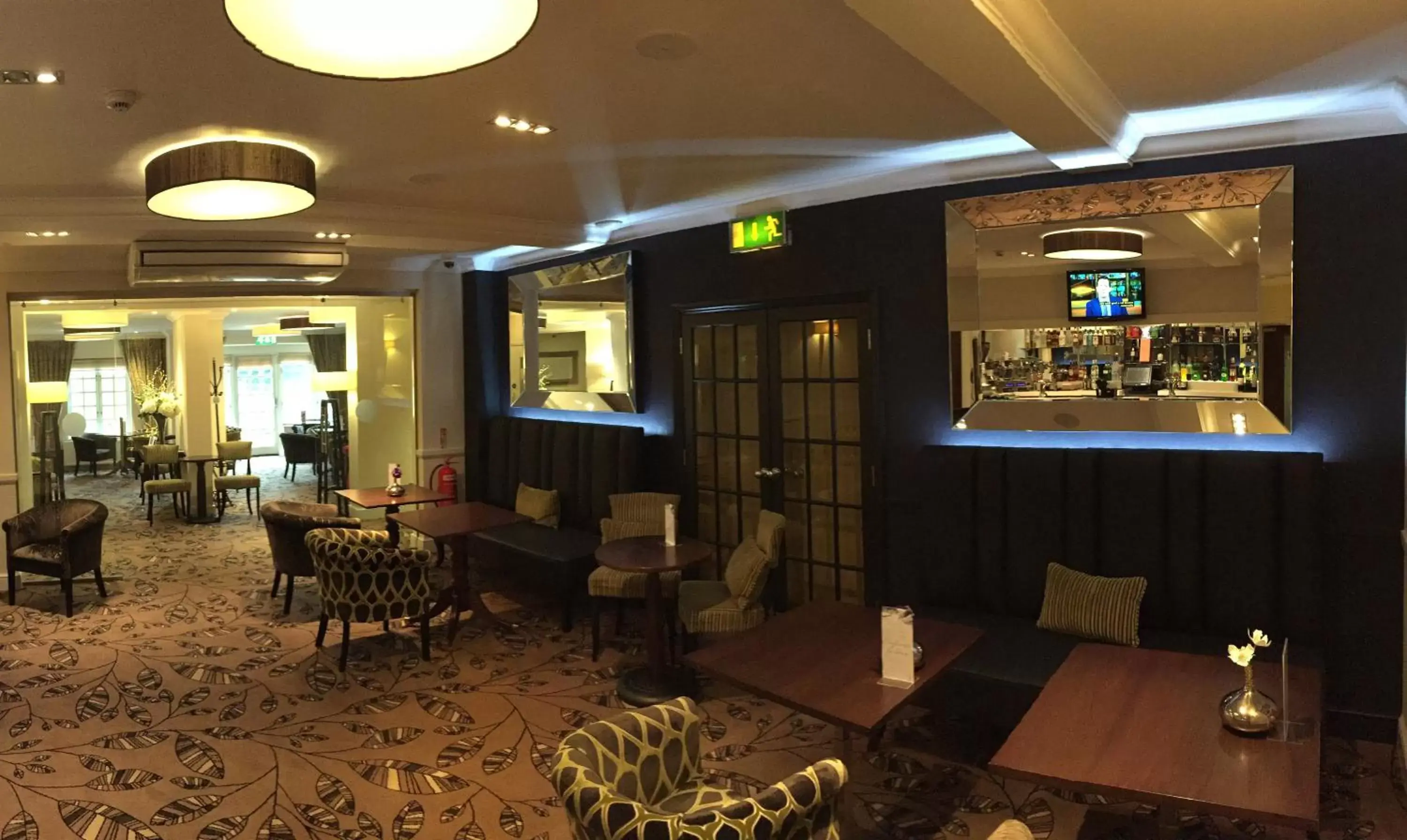 Lounge or bar, Restaurant/Places to Eat in Best Western Ivy Hill Hotel