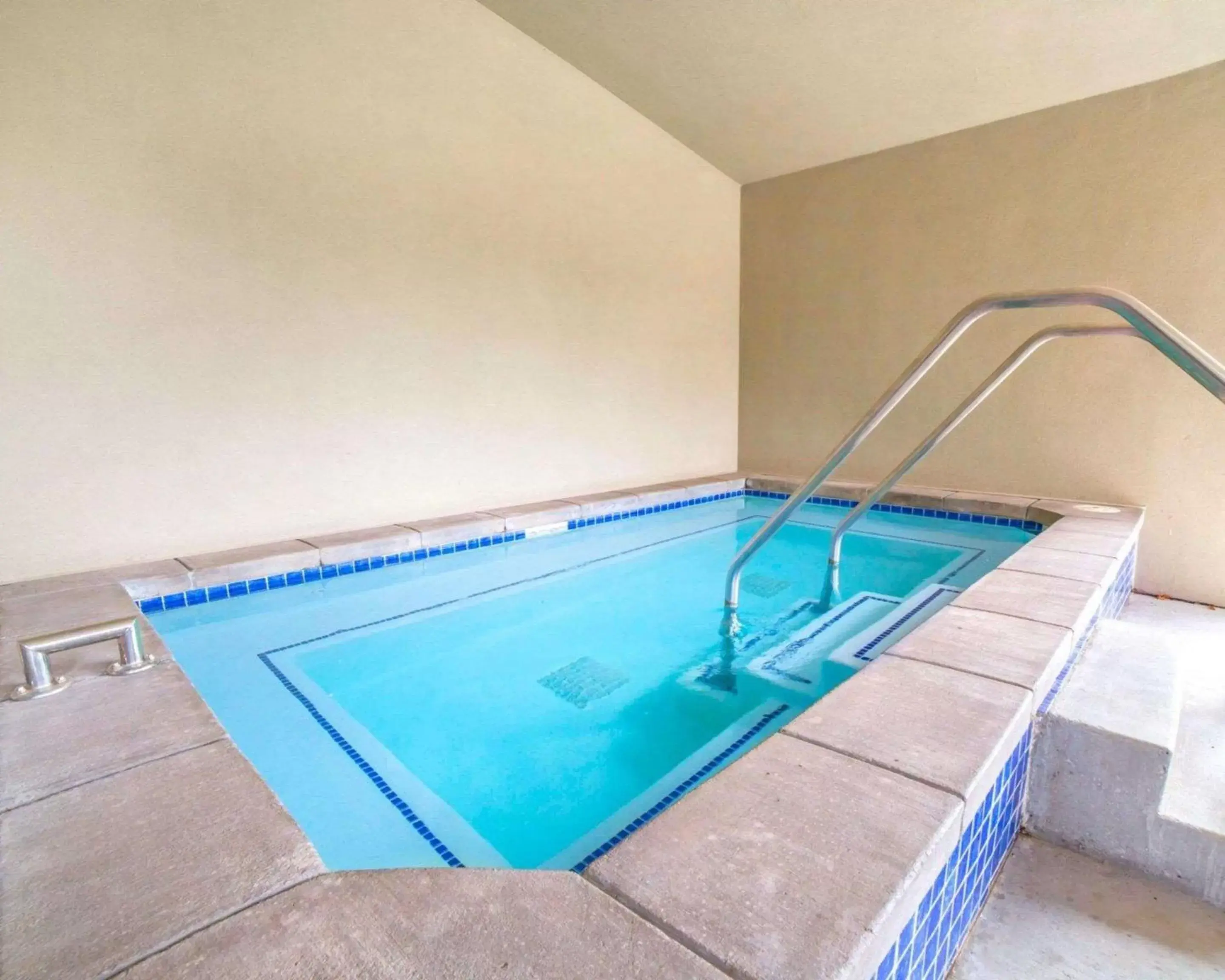 Swimming Pool in Comfort Inn Downtown Salt Lake City