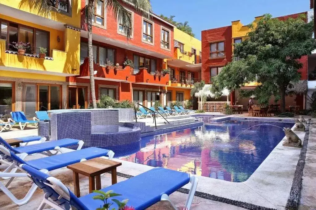 Property building, Swimming Pool in El Pueblito de Sayulita