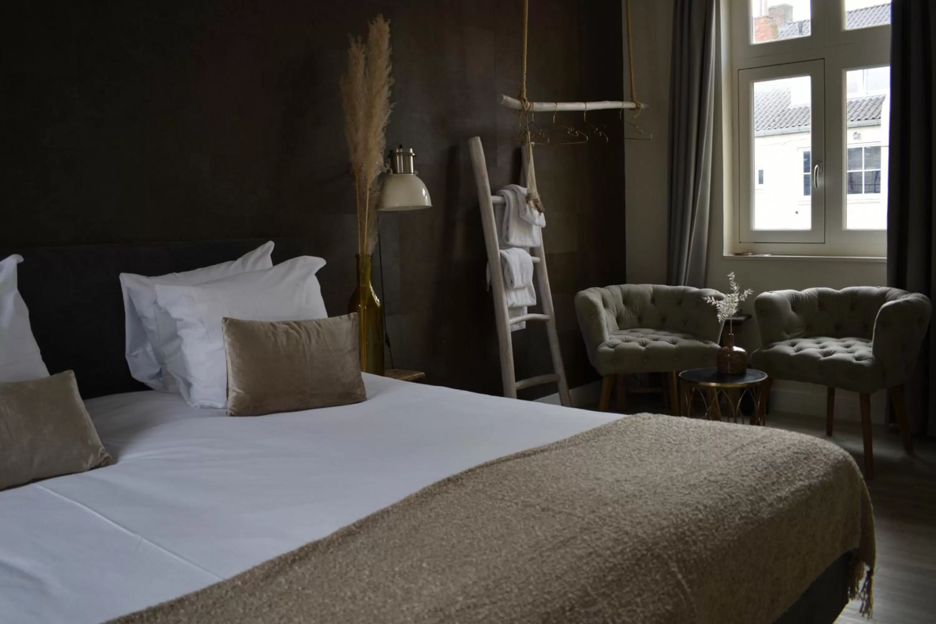 Seating area, Bed in Boutique hotel van Ham