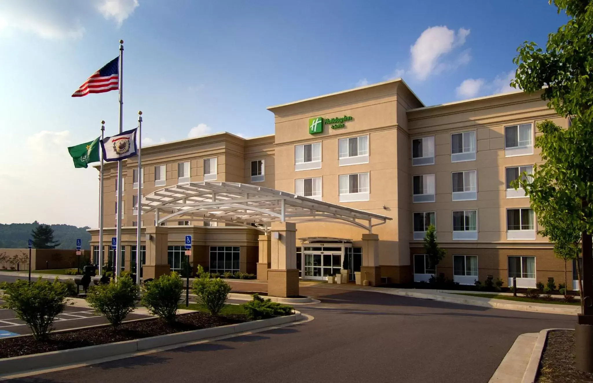 Property Building in Holiday Inn Hotel & Suites Beckley, an IHG Hotel