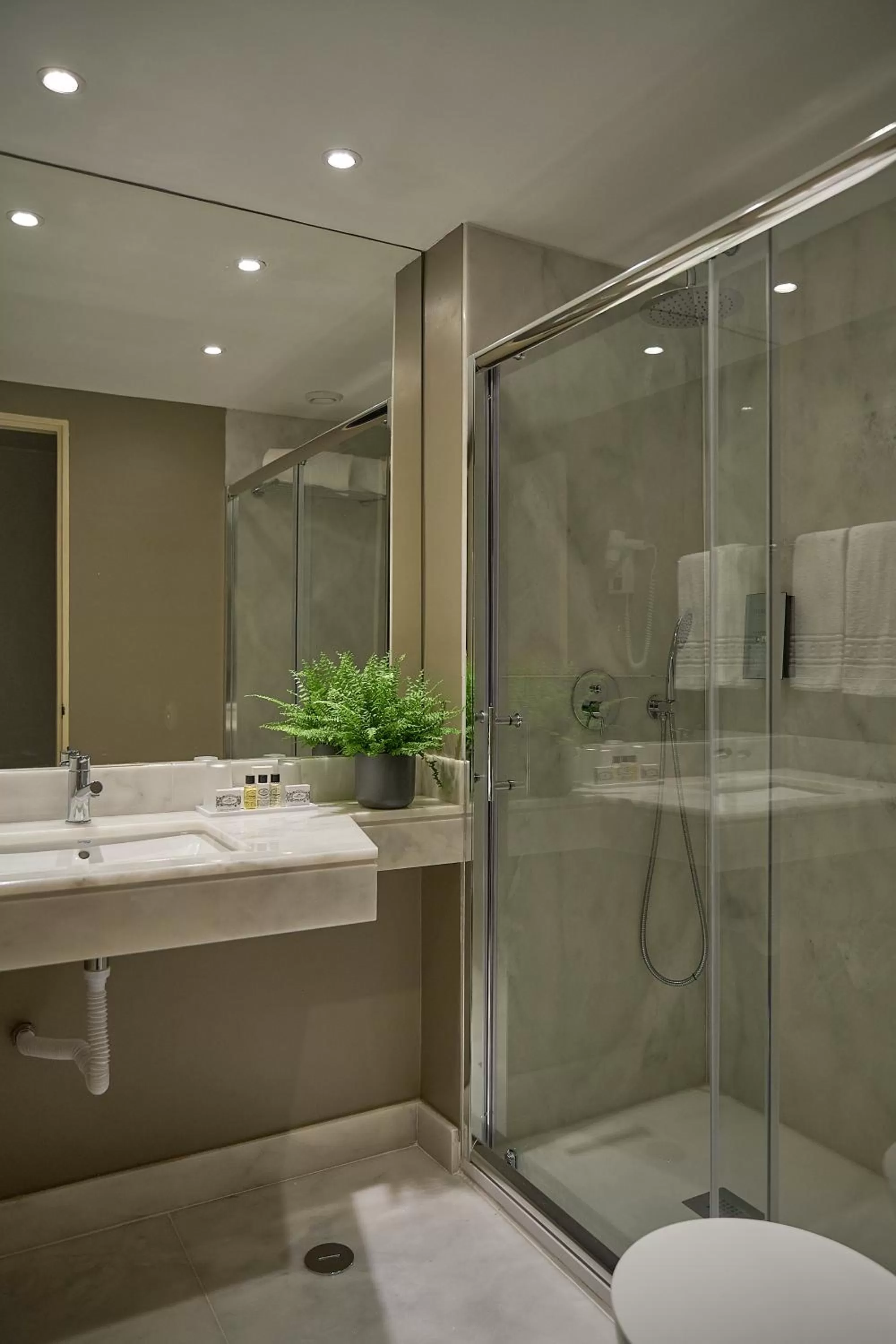 Bathroom in Hotel Dom Carlos Park