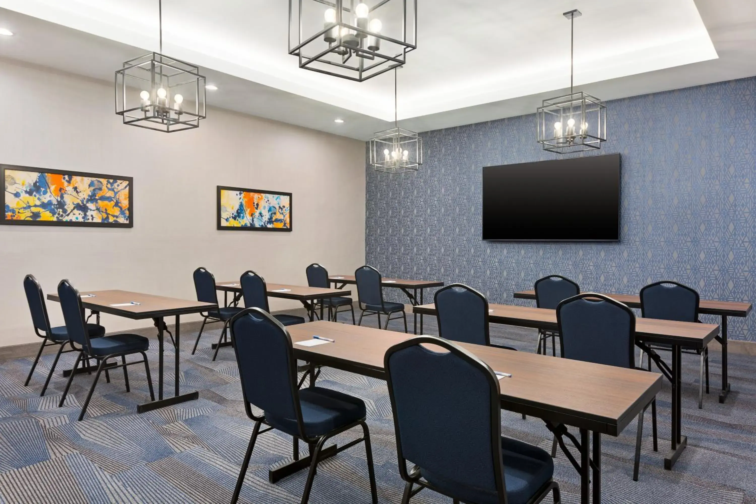 Meeting/conference room in La Quinta Inn & Suites by Wyndham Mount Laurel Moorestown
