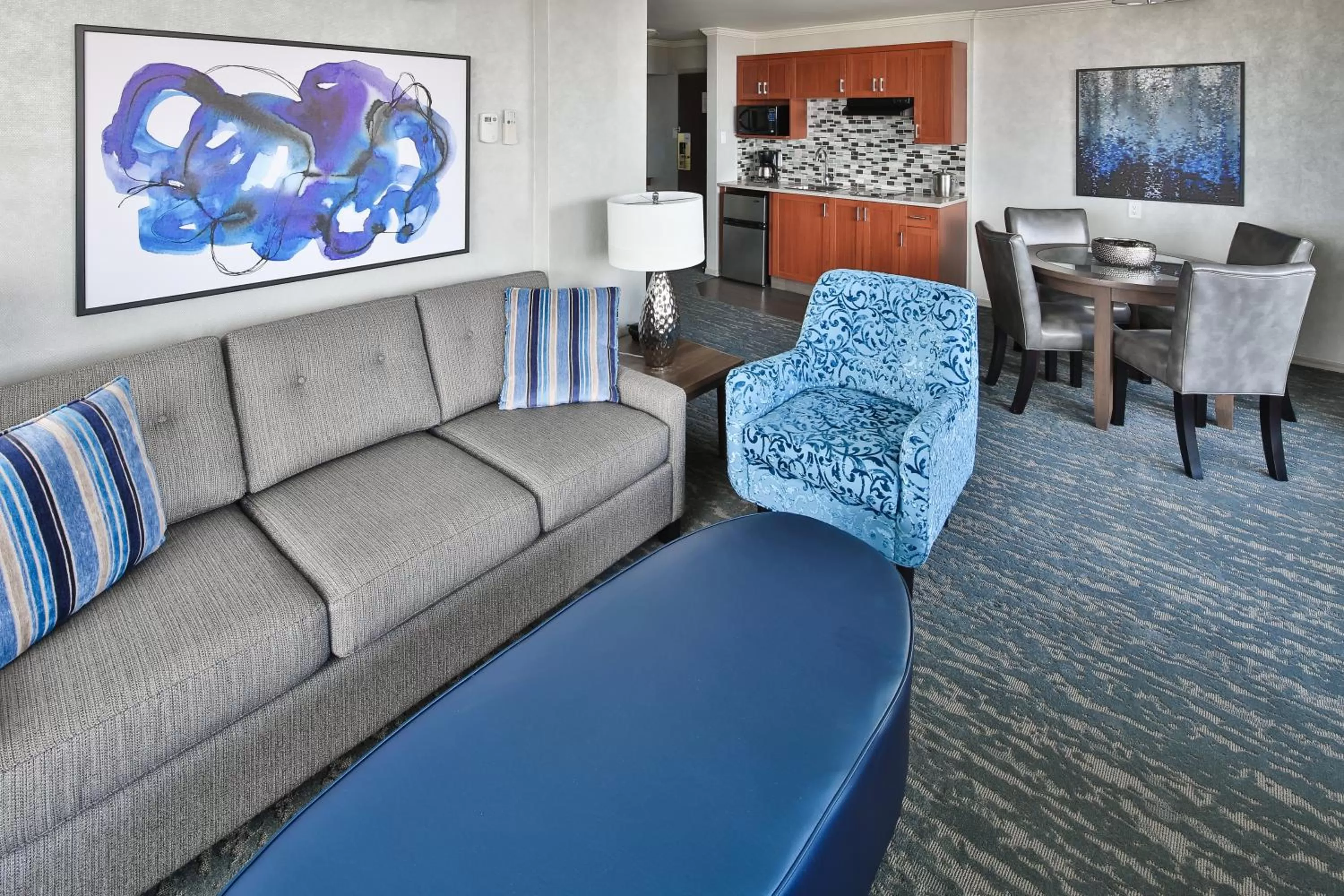 Kitchen or kitchenette in Chateau Victoria Hotel & Suites