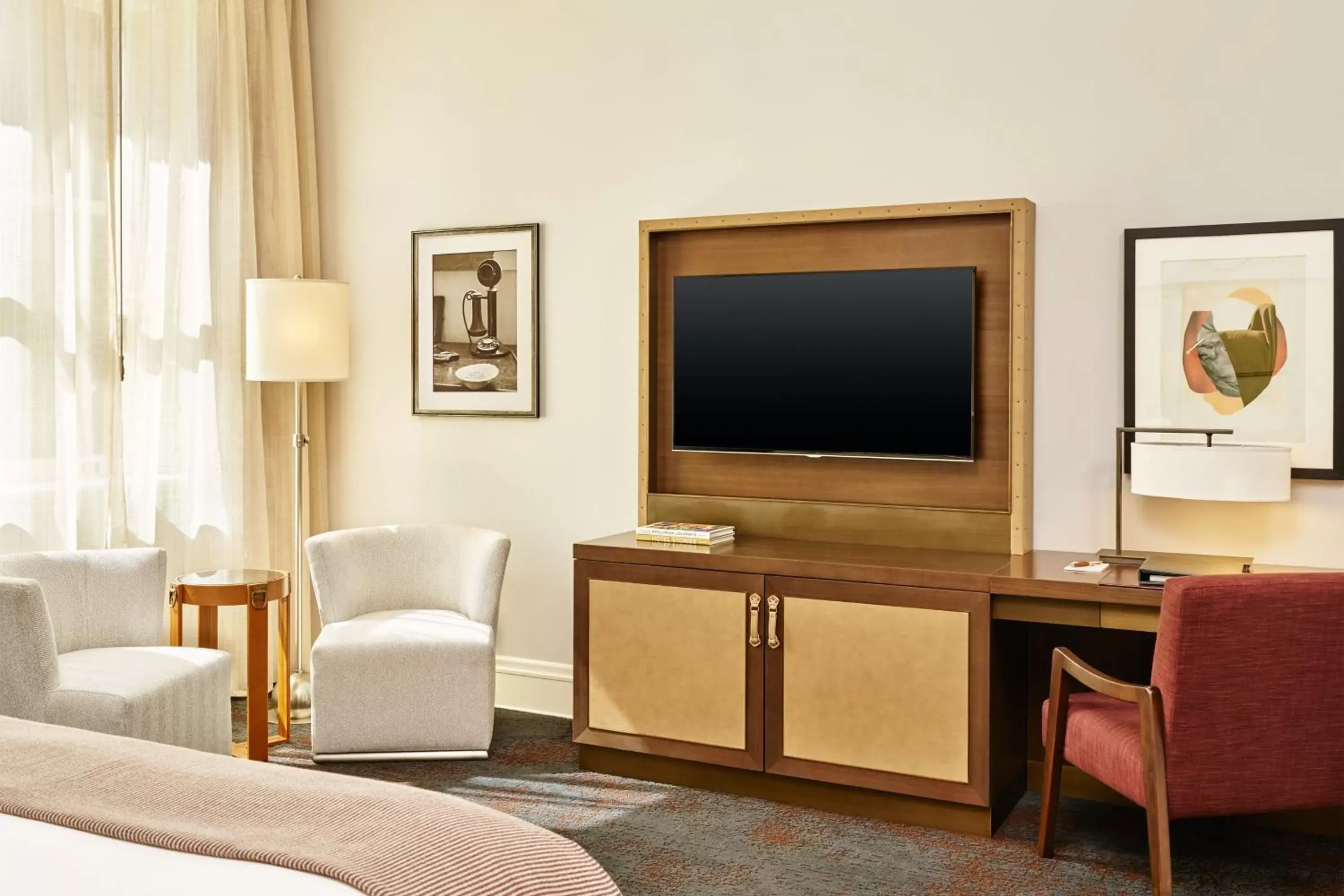 Photo of the whole room, TV/Entertainment Center in Palace Hotel, a Luxury Collection Hotel, San Francisco