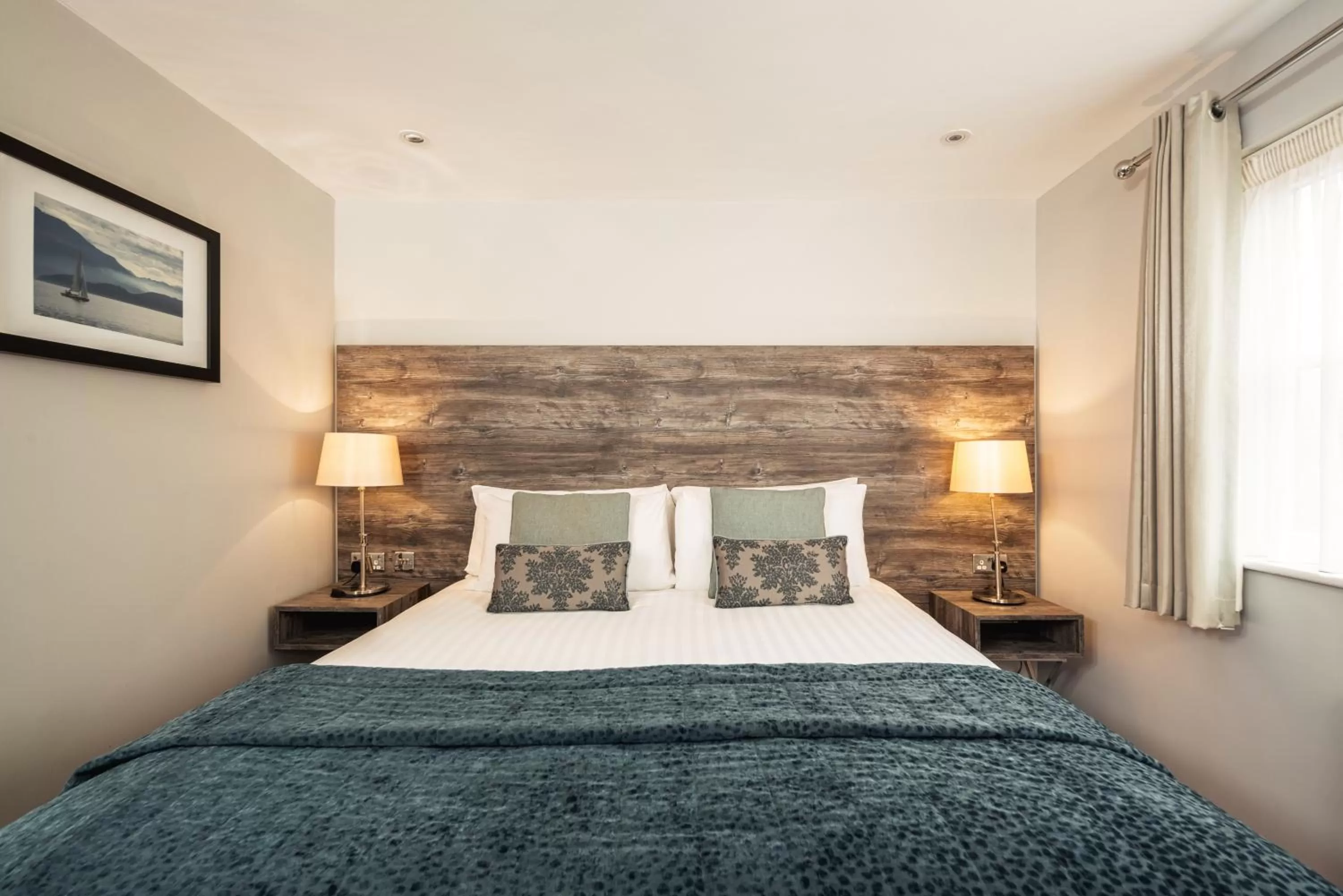 Bed in Drift Inn formerly the Waterfront Hotel