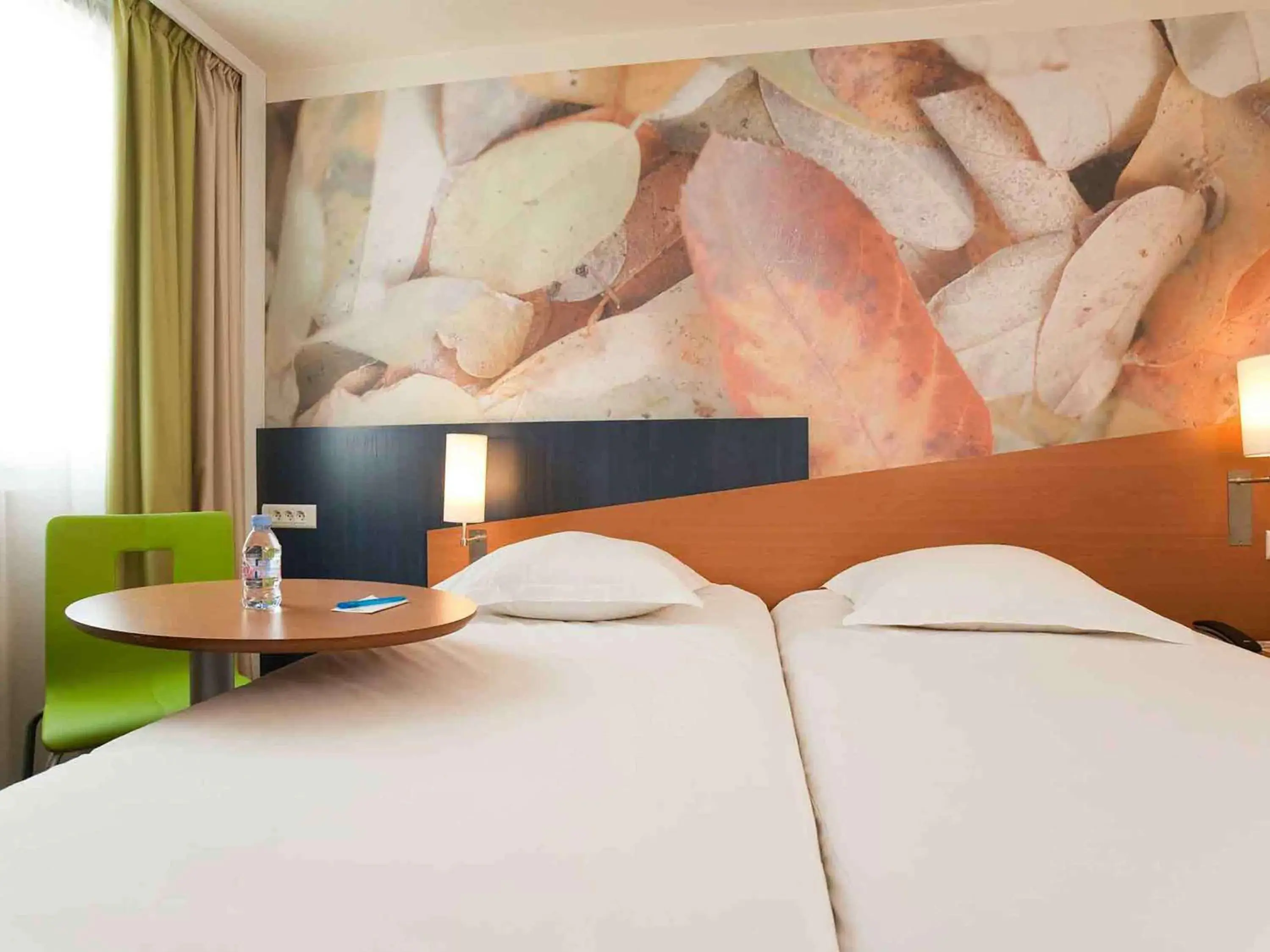 Photo of the whole room, Bed in ibis Styles Orleans