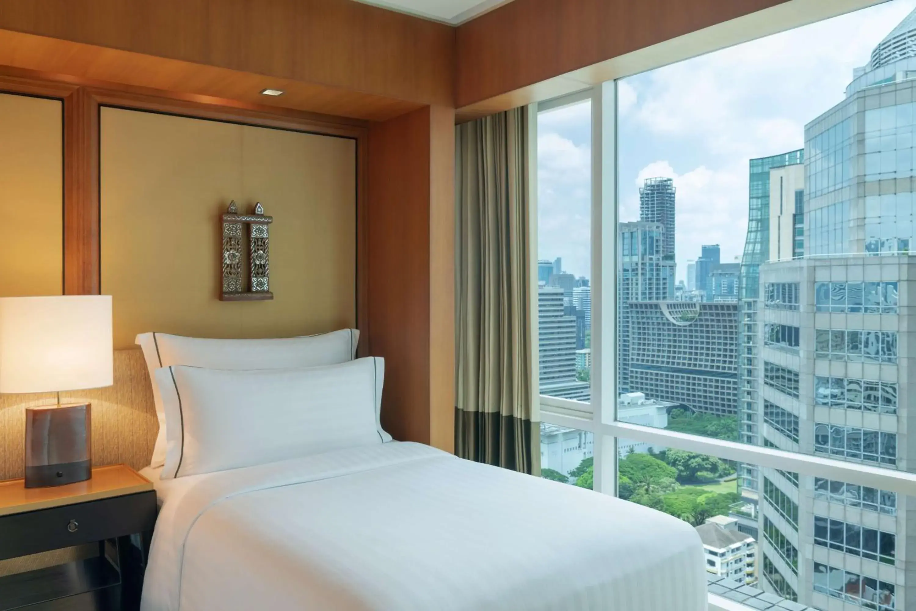 View (from property/room), Bed in Conrad Bangkok
