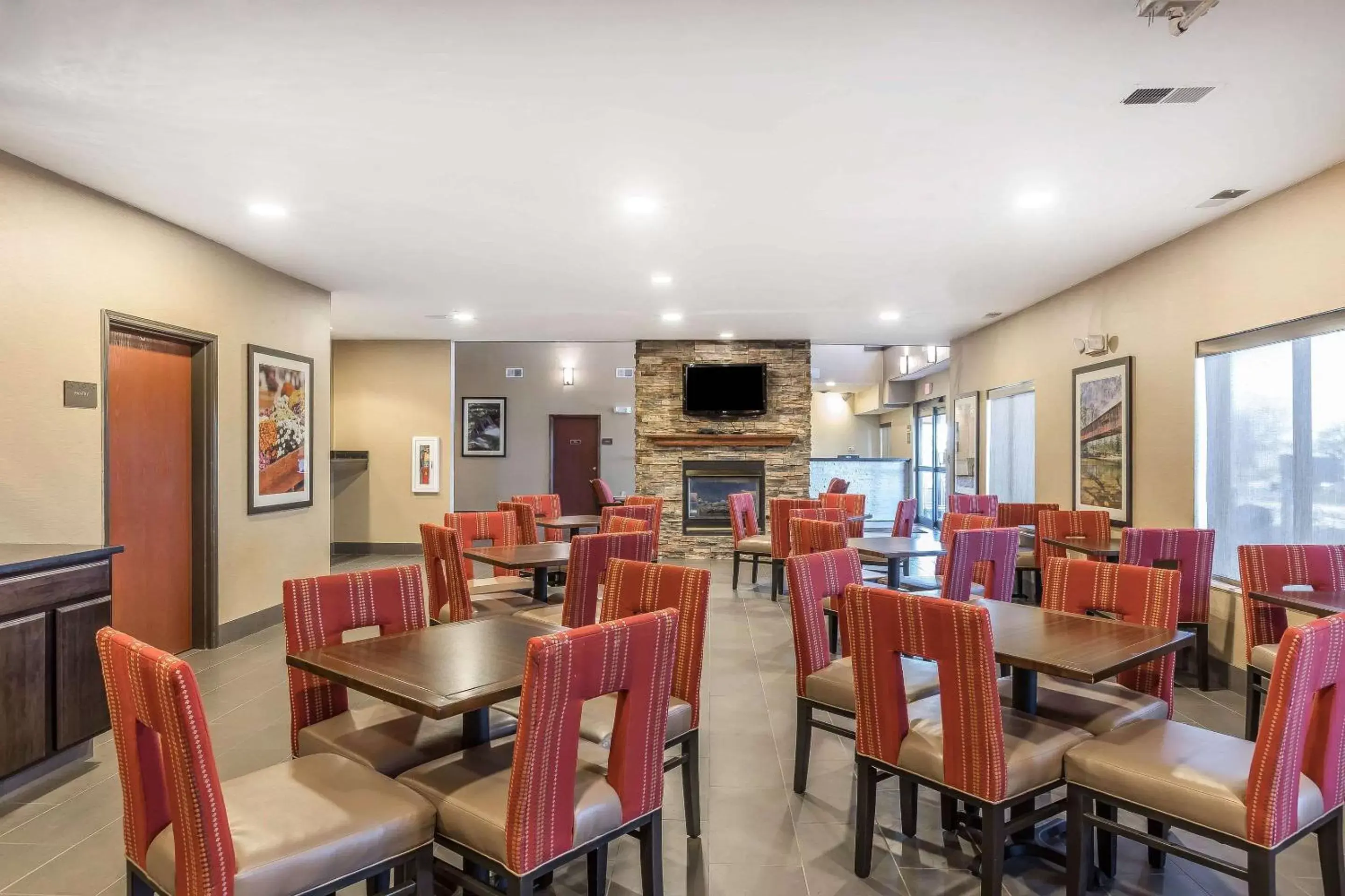 Breakfast, Restaurant/Places to Eat in Comfort Suites North Fort Wayne