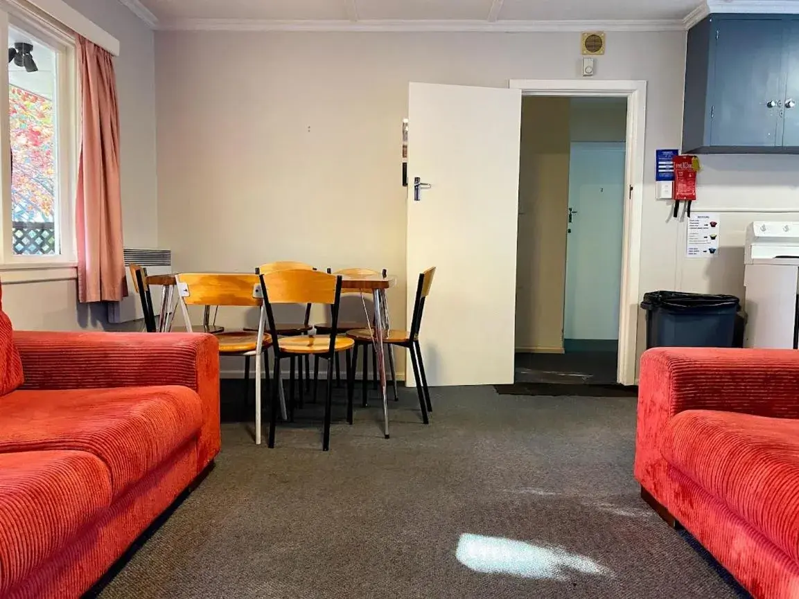 Dining area, Seating Area in Pinewood Lodge