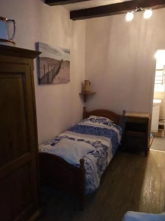 Bedroom, Bed in Manoir Le Cristal - Futuroscope a petit prix , grandes chambres familiales 5-6 personnes ,