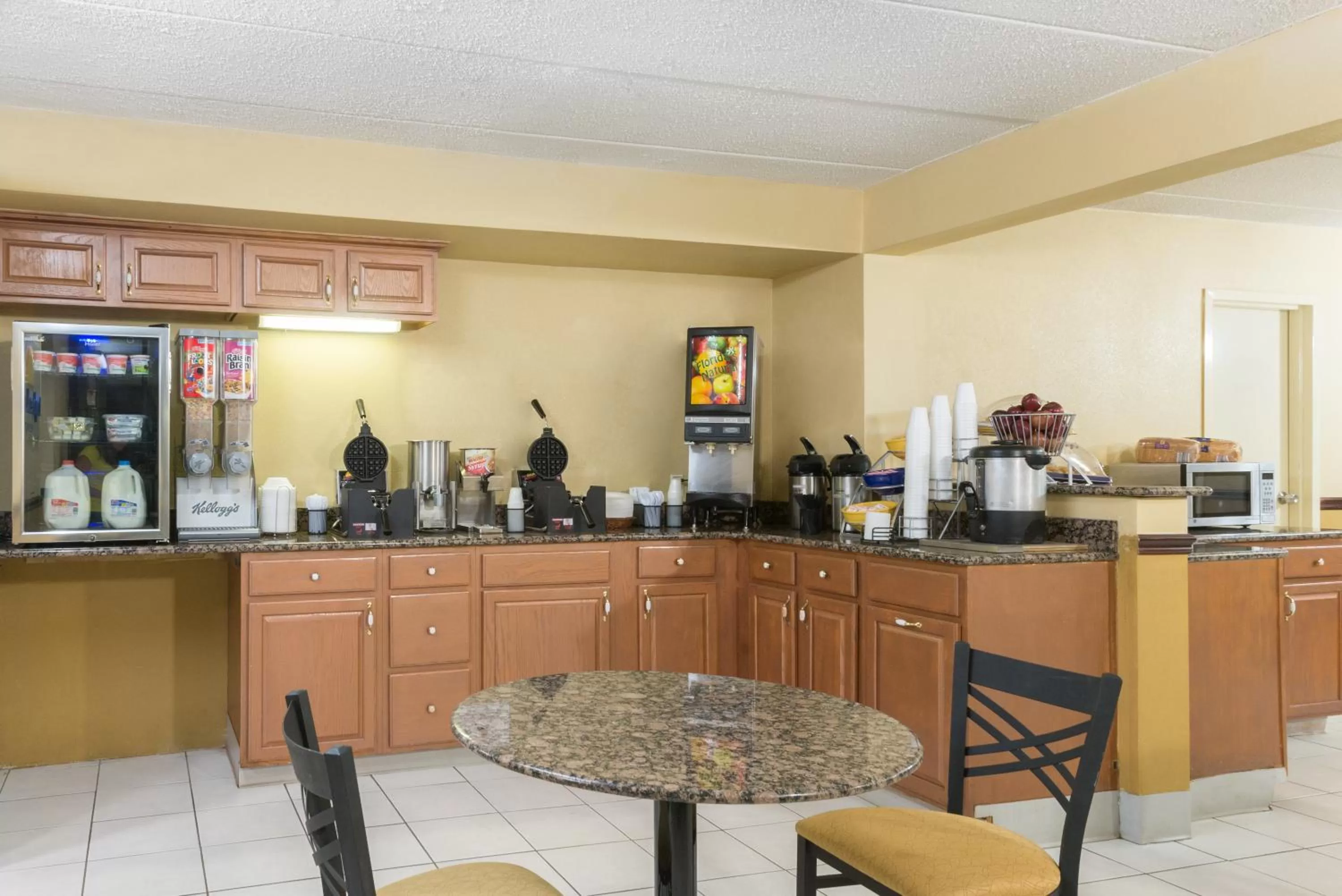 American breakfast in Days Inn by Wyndham Hagerstown I-70