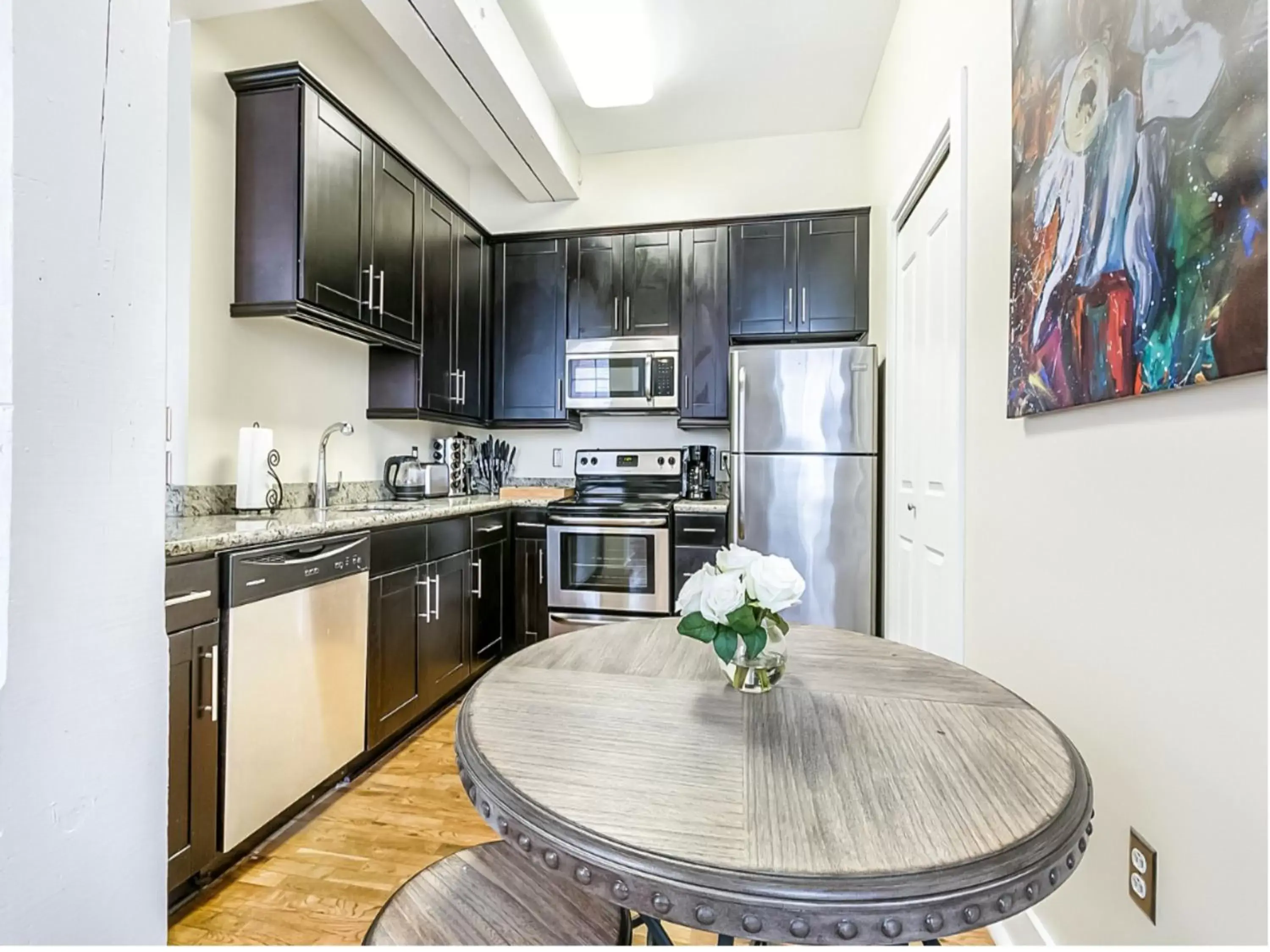 Kitchen or kitchenette, Kitchen/Kitchenette in Stunning Apartments with Luxury Amenities