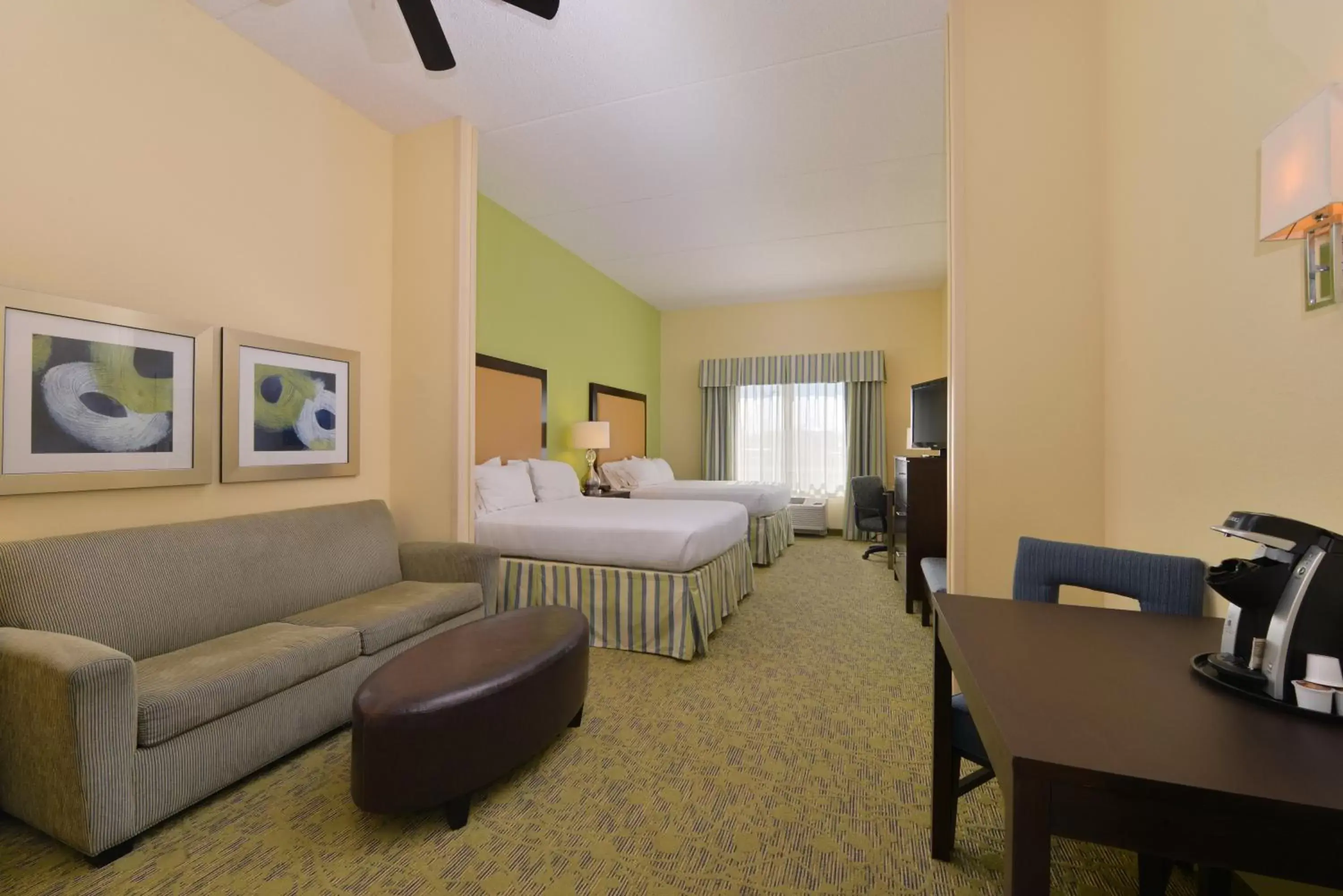 Photo of the whole room in Holiday Inn Express and Suites Dickson City, an IHG Hotel