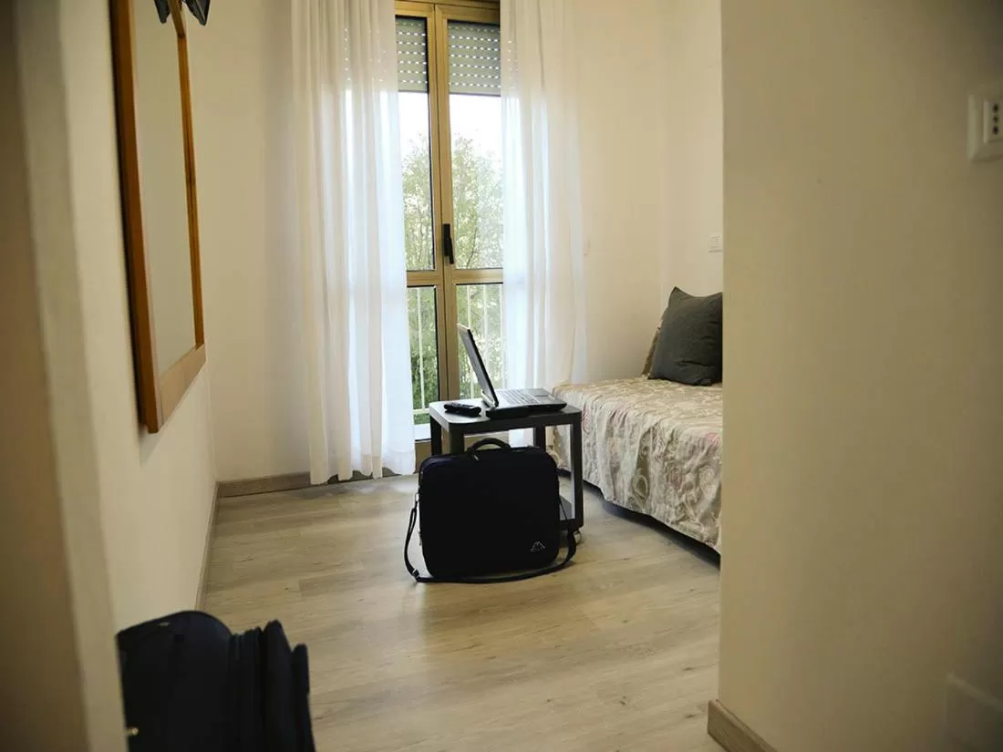 Photo of the whole room, Bed in Infinity