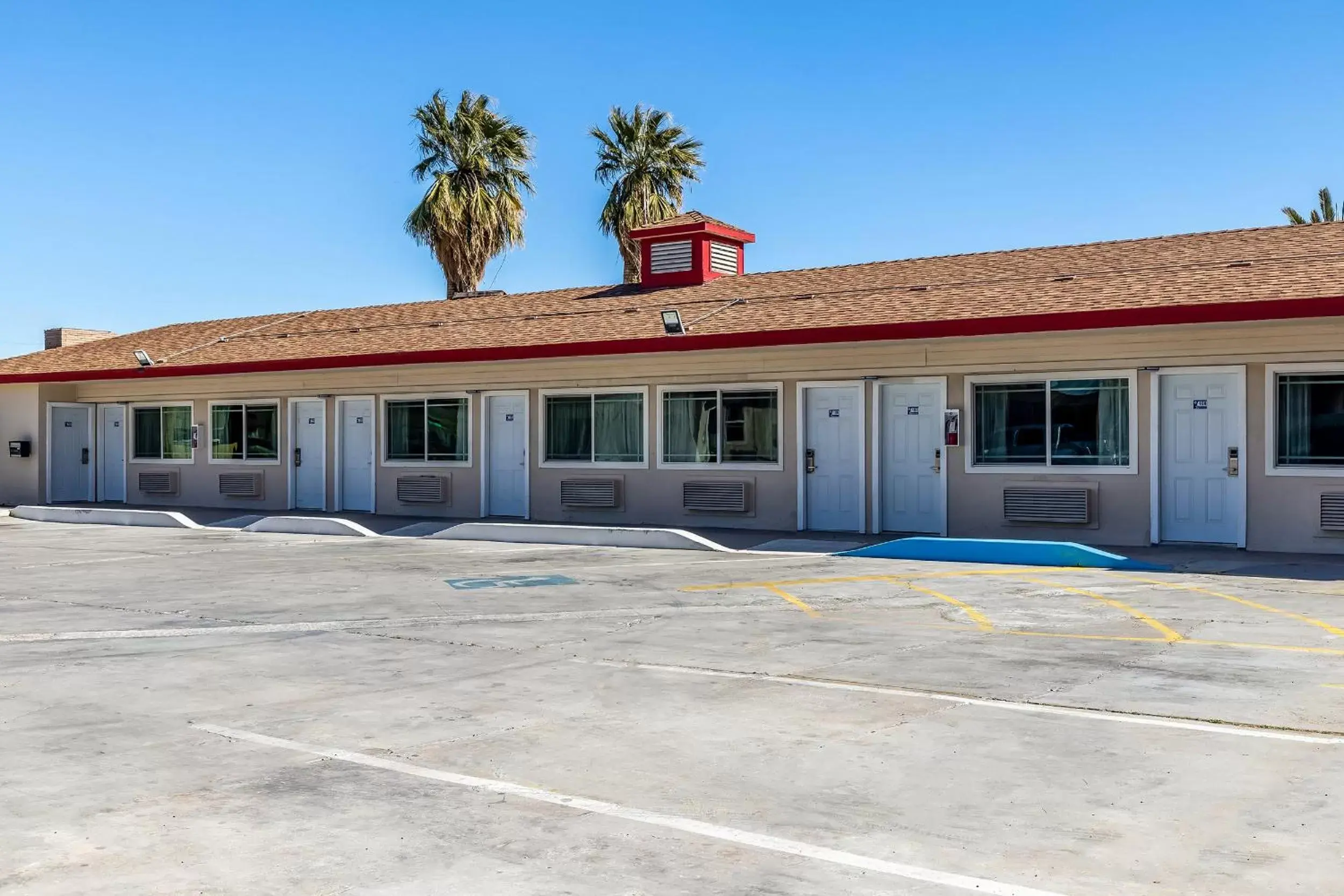 Property Building in Econo Lodge