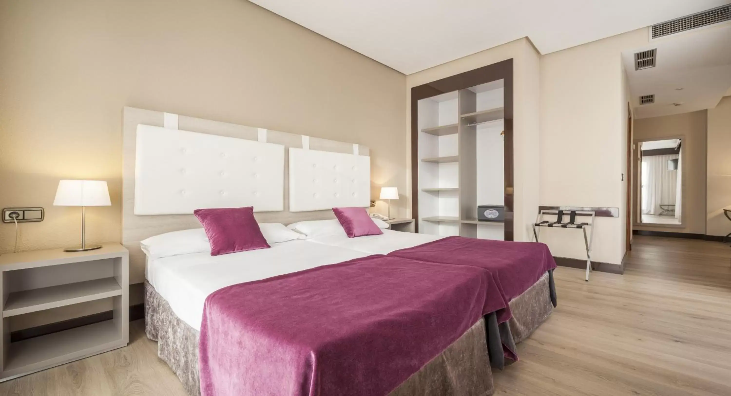 Bedroom, Bed in Ilunion Golf Badajoz Bedroom, Bed in Ilunion Golf Badajoz