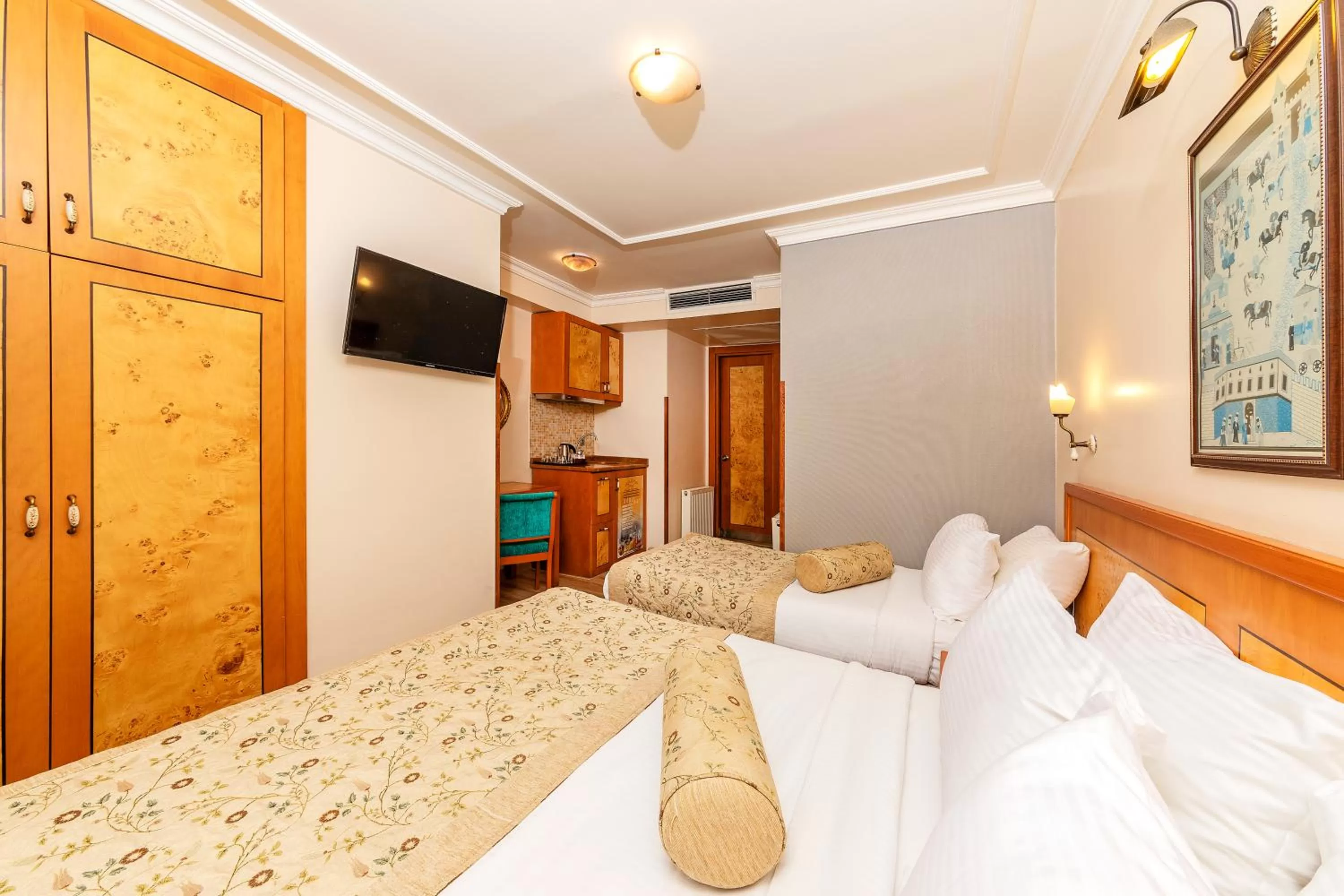 Bed in Santa Ottoman Hotel