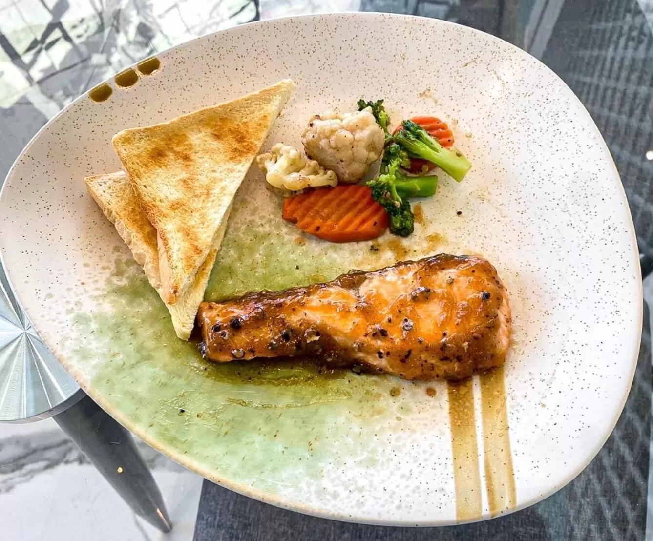 Food and drinks in S3 Huahin Hotel