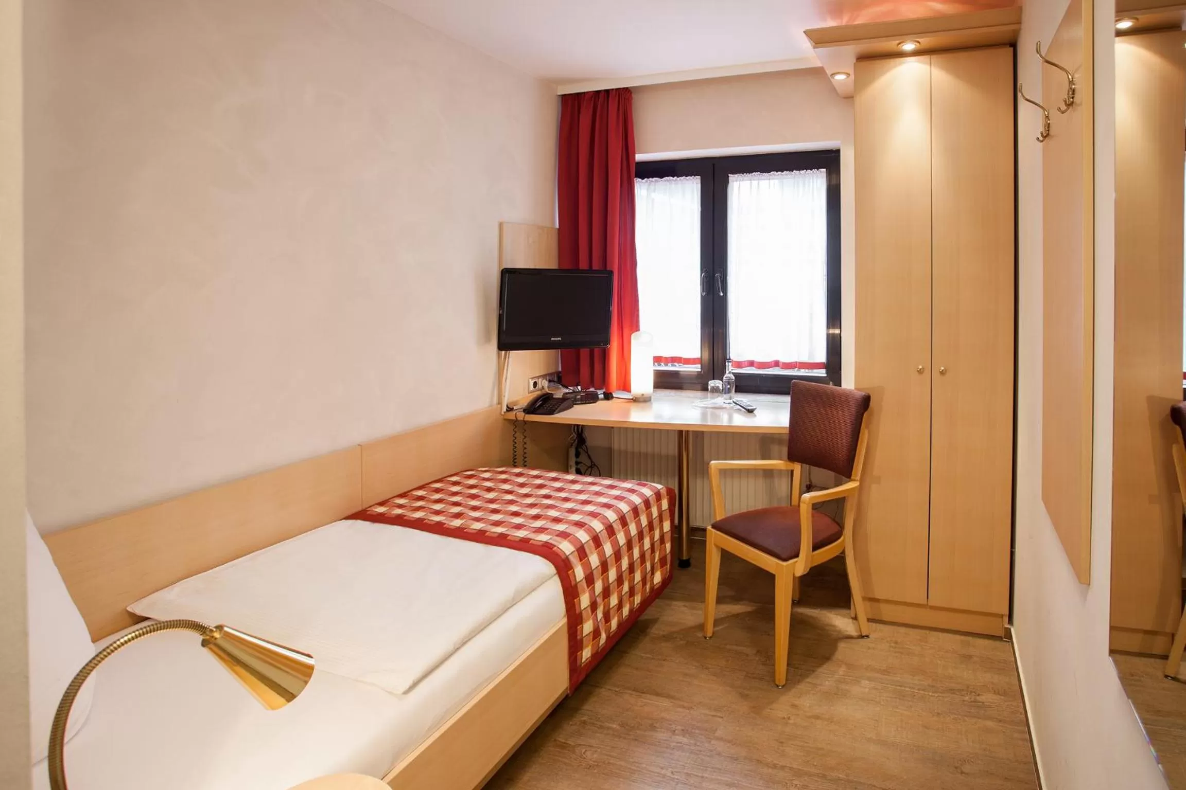 Photo of the whole room, Bed in Centro Hotel Goya Wolfsburg City, Trademark Collection by Wyndham