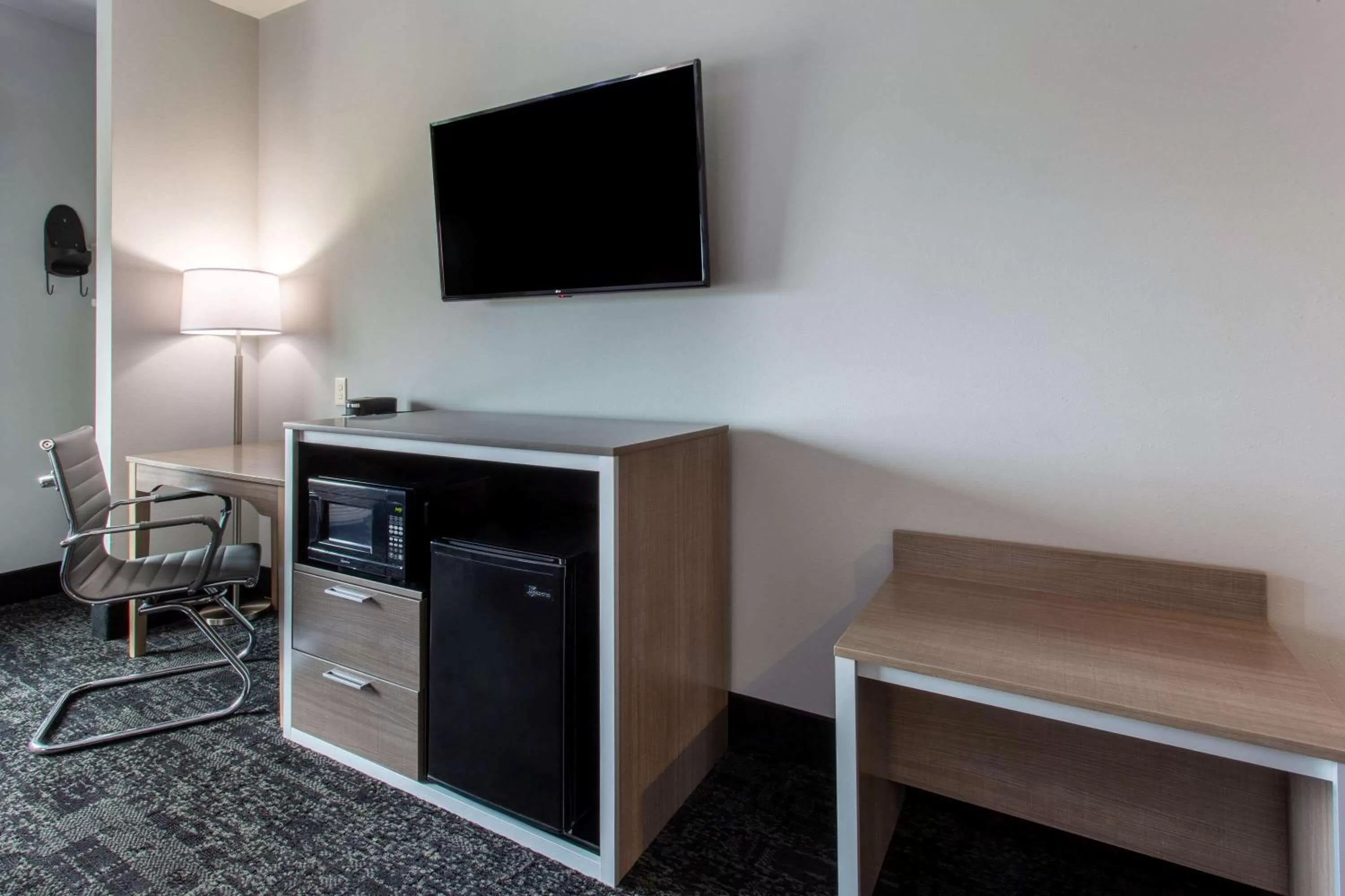 Photo of the whole room in Baymont by Wyndham Madison