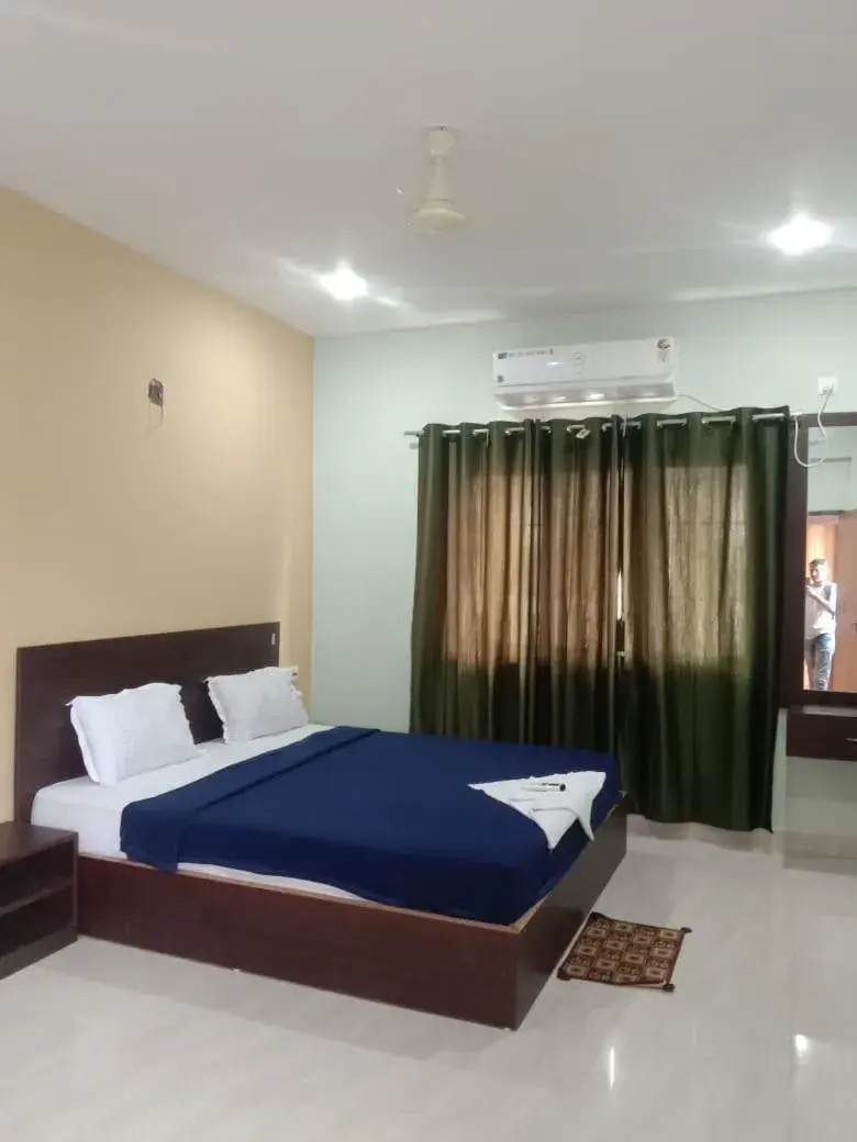 Bed in Hotel Shree Sai Inn