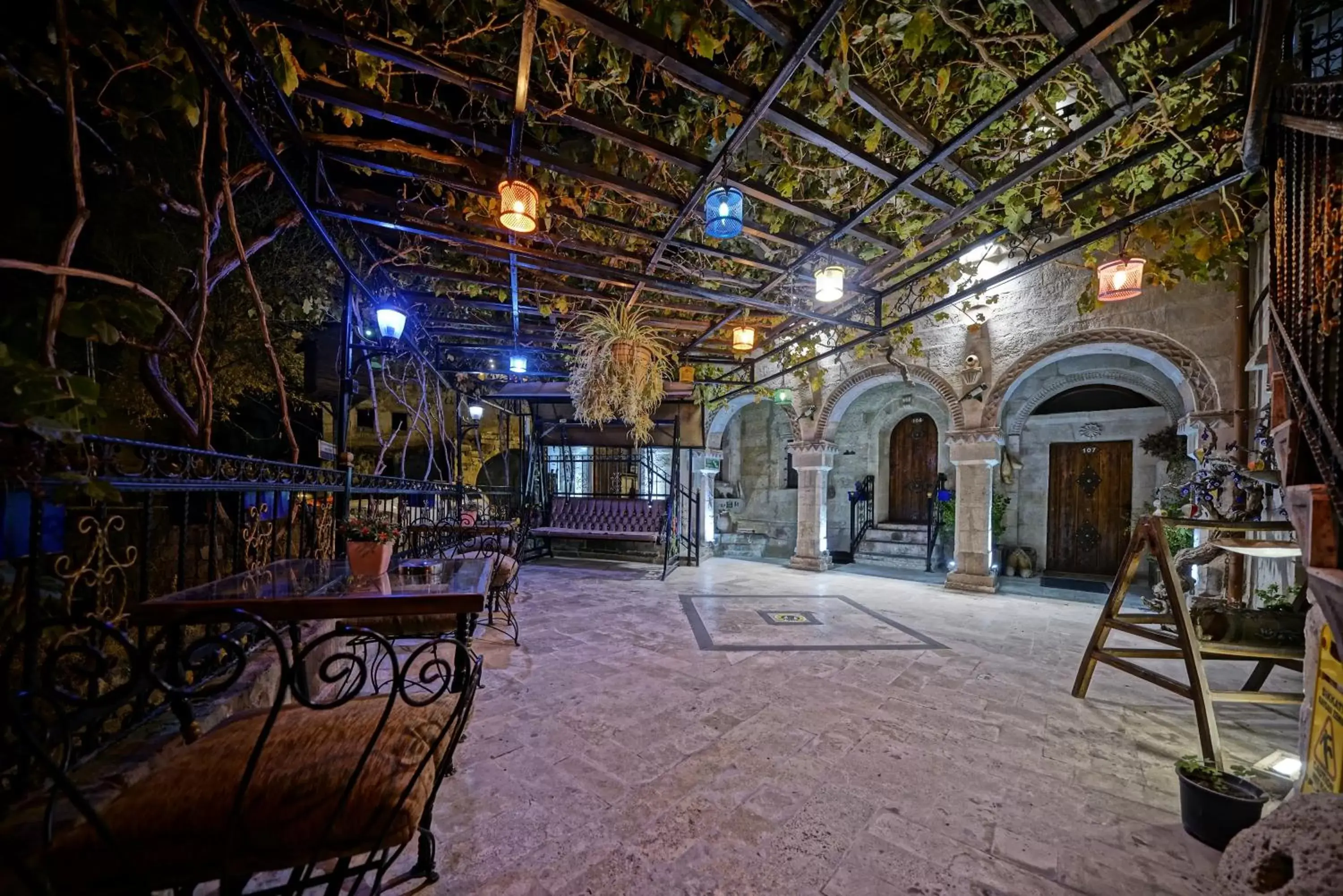 Patio in Maccan Cave Hotel