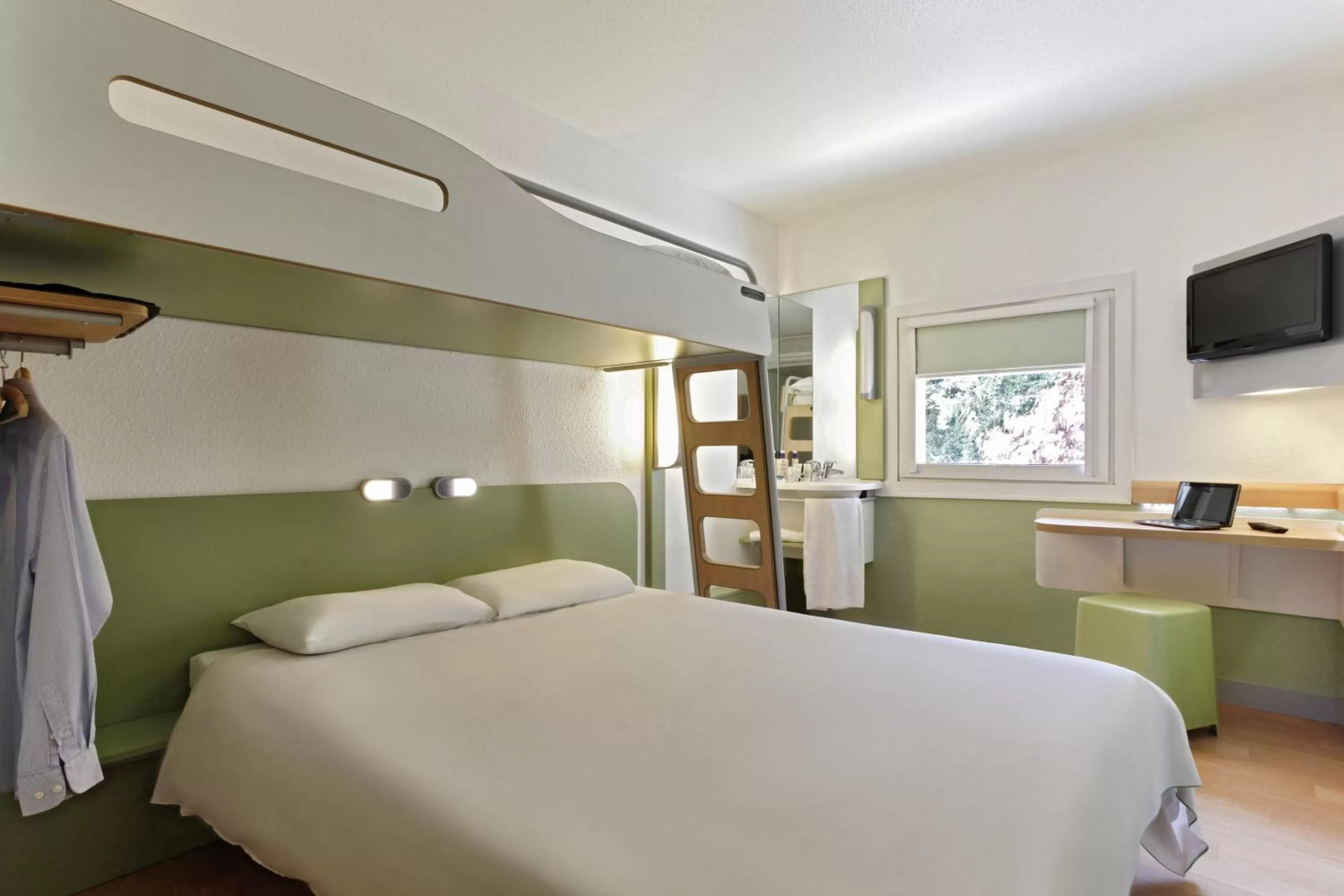 Bedroom, Bed in IBIS Budget Aix en Provence Est Le Canet