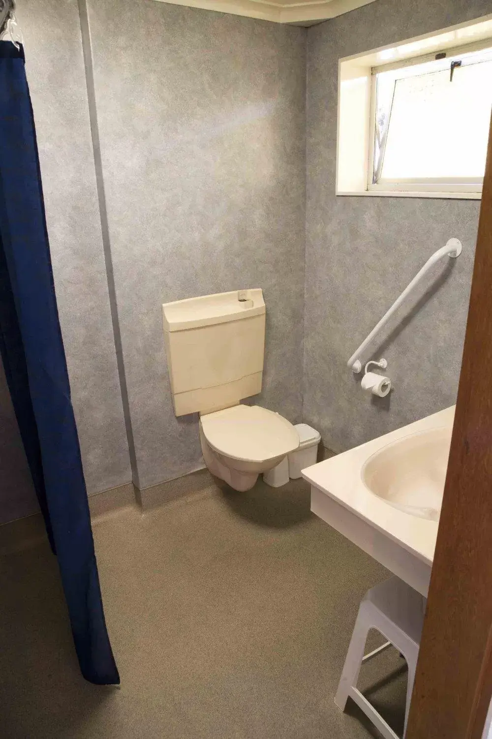 Bathroom in Parklands Motel