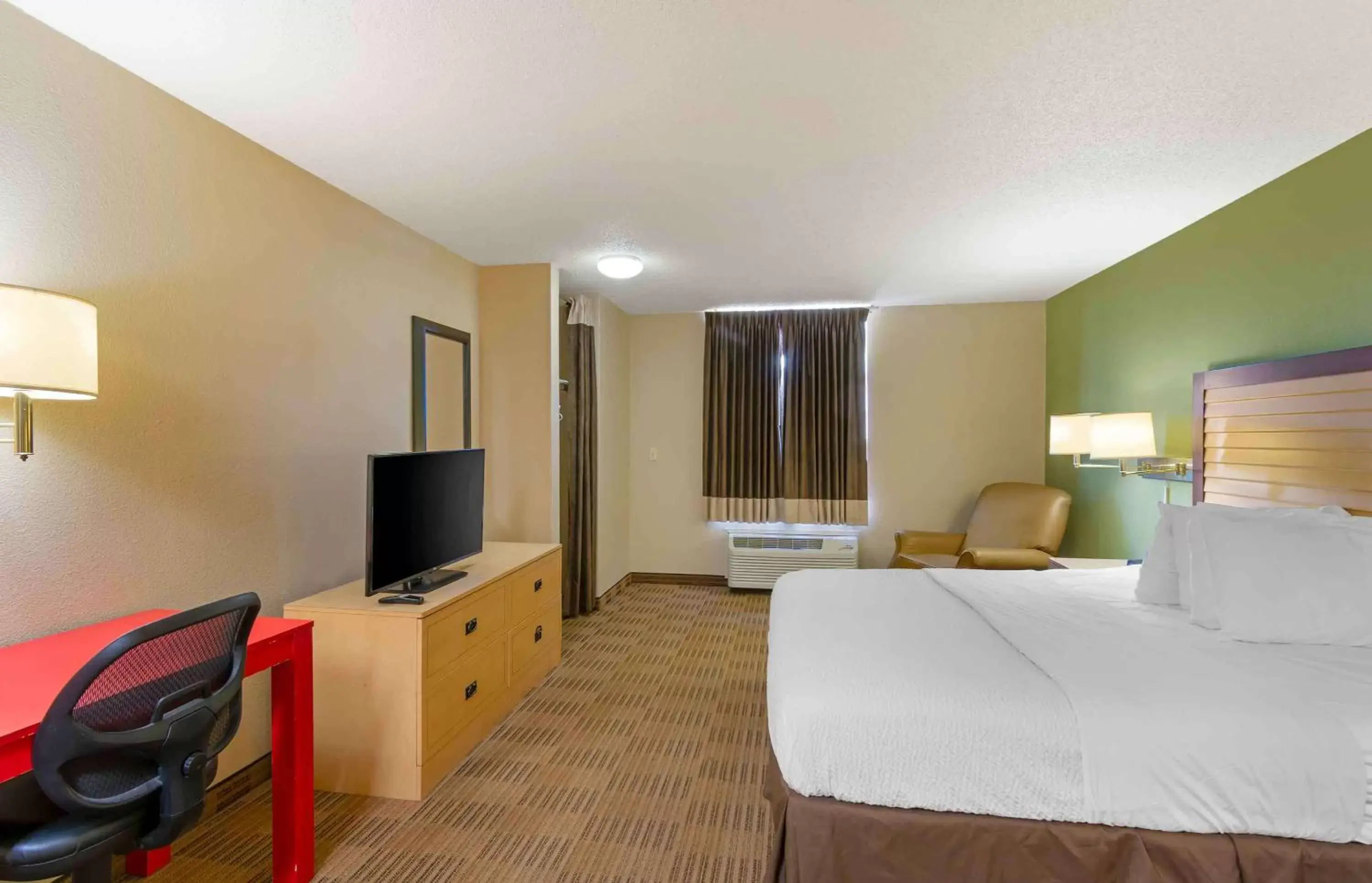 Bedroom in Extended Stay America Suites - Kansas City - Overland Park - Quivira Rd