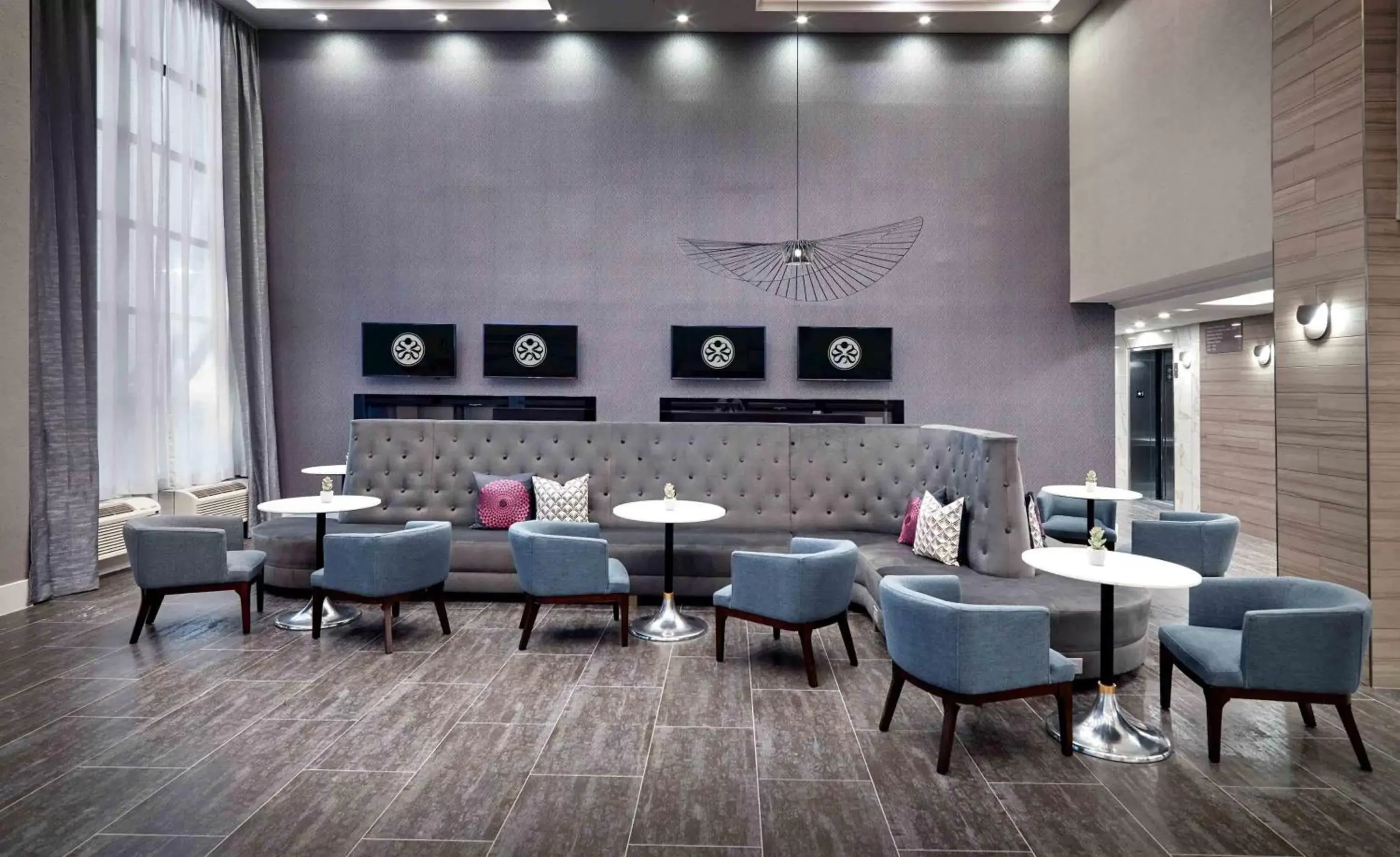 Lobby or reception, Restaurant/Places to Eat in Sandman Signature Plano-Frisco Hotel