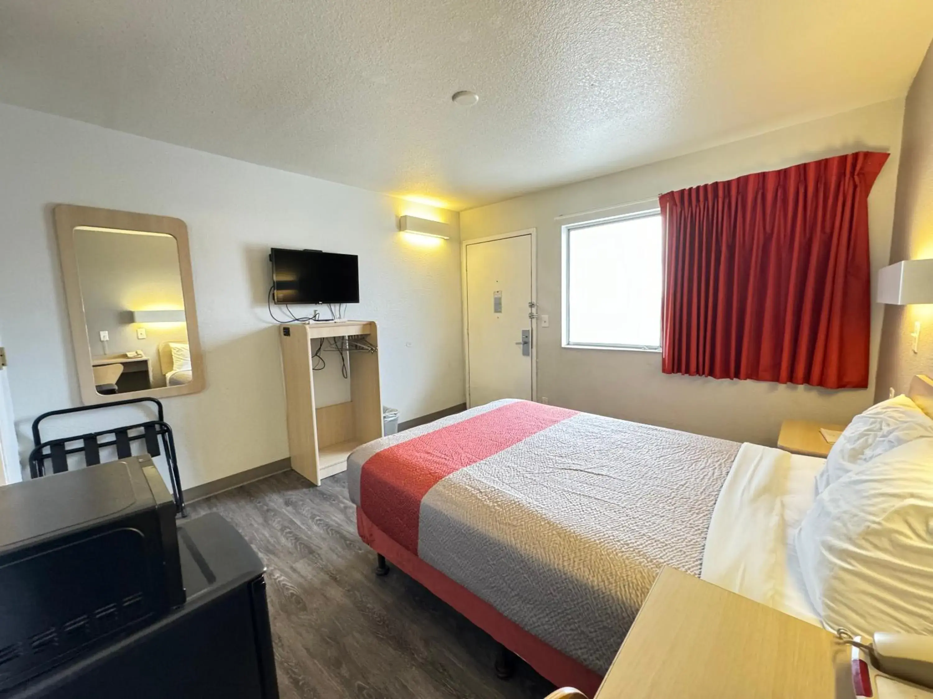 Bedroom, Bed in Motel 6-Casper, WY Bedroom, Bed in Motel 6-Casper, WY