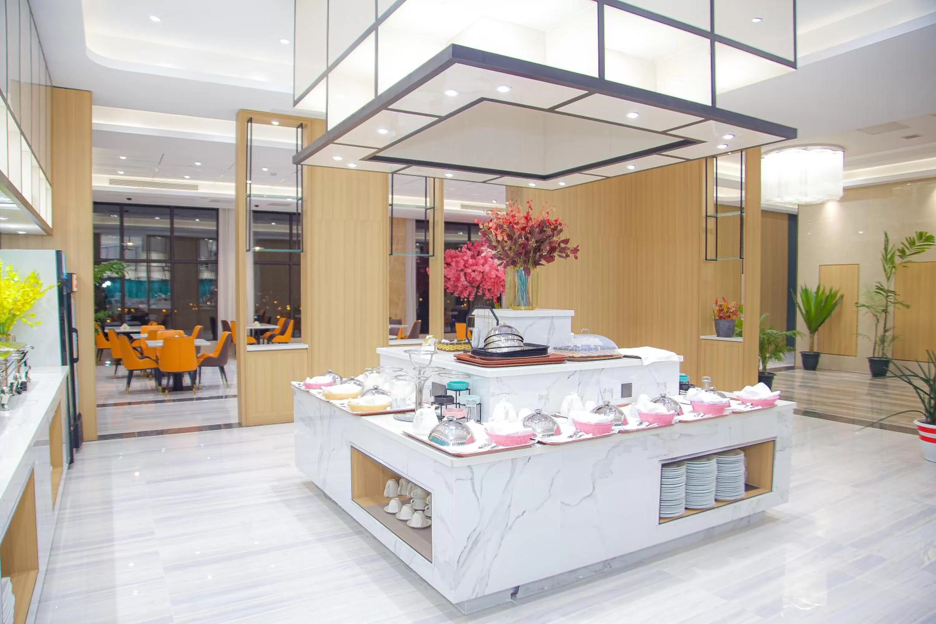 Restaurant/places to eat in Hôtel FAMILLE MONDIALE