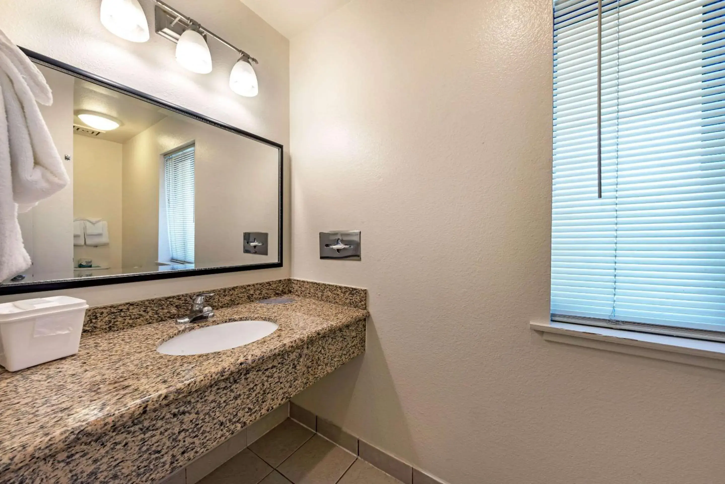 Bathroom in Econo Lodge Bay Breeze