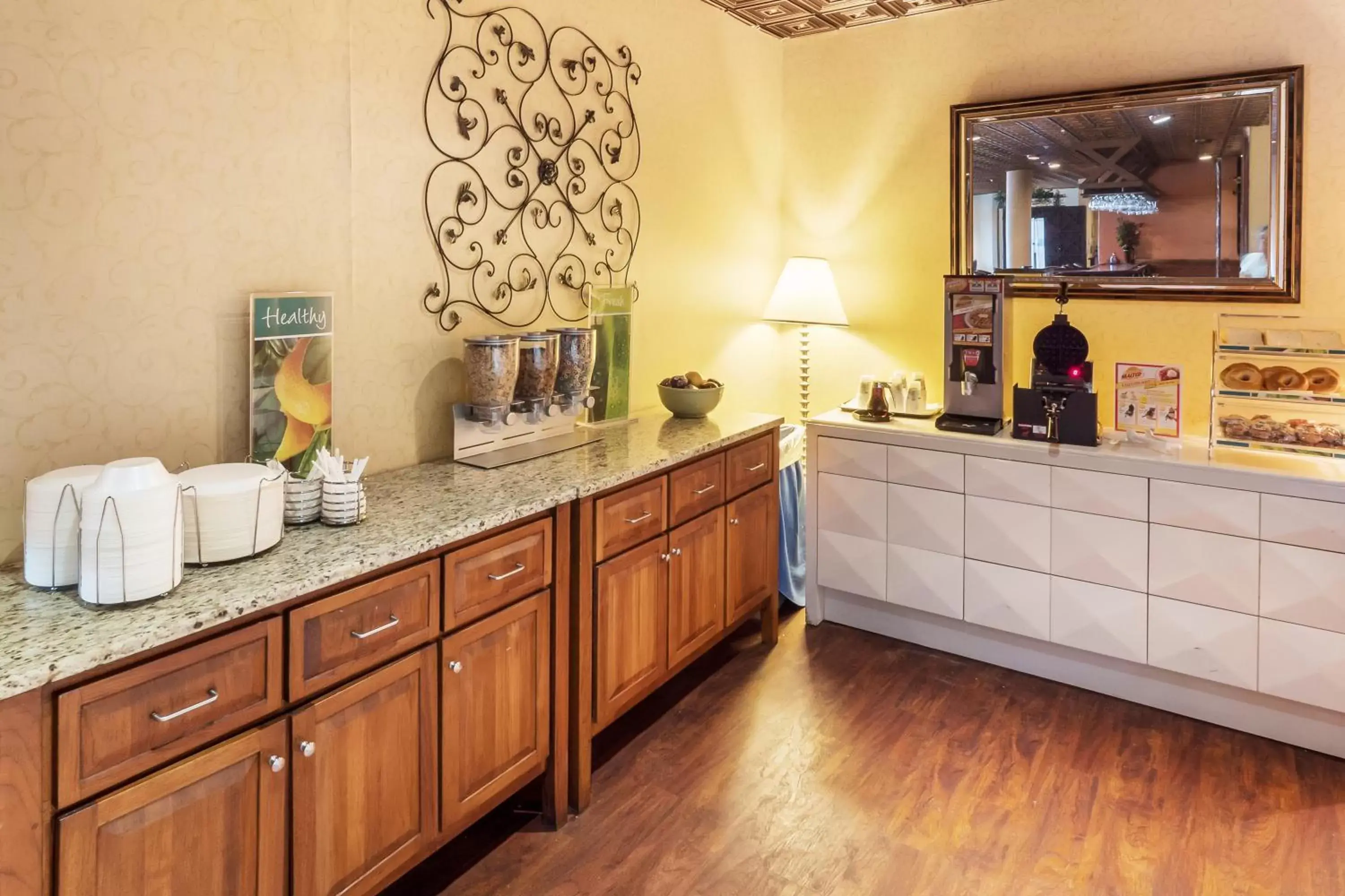 Continental breakfast, Kitchen/Kitchenette in Quality Inn & Suites Conference Center