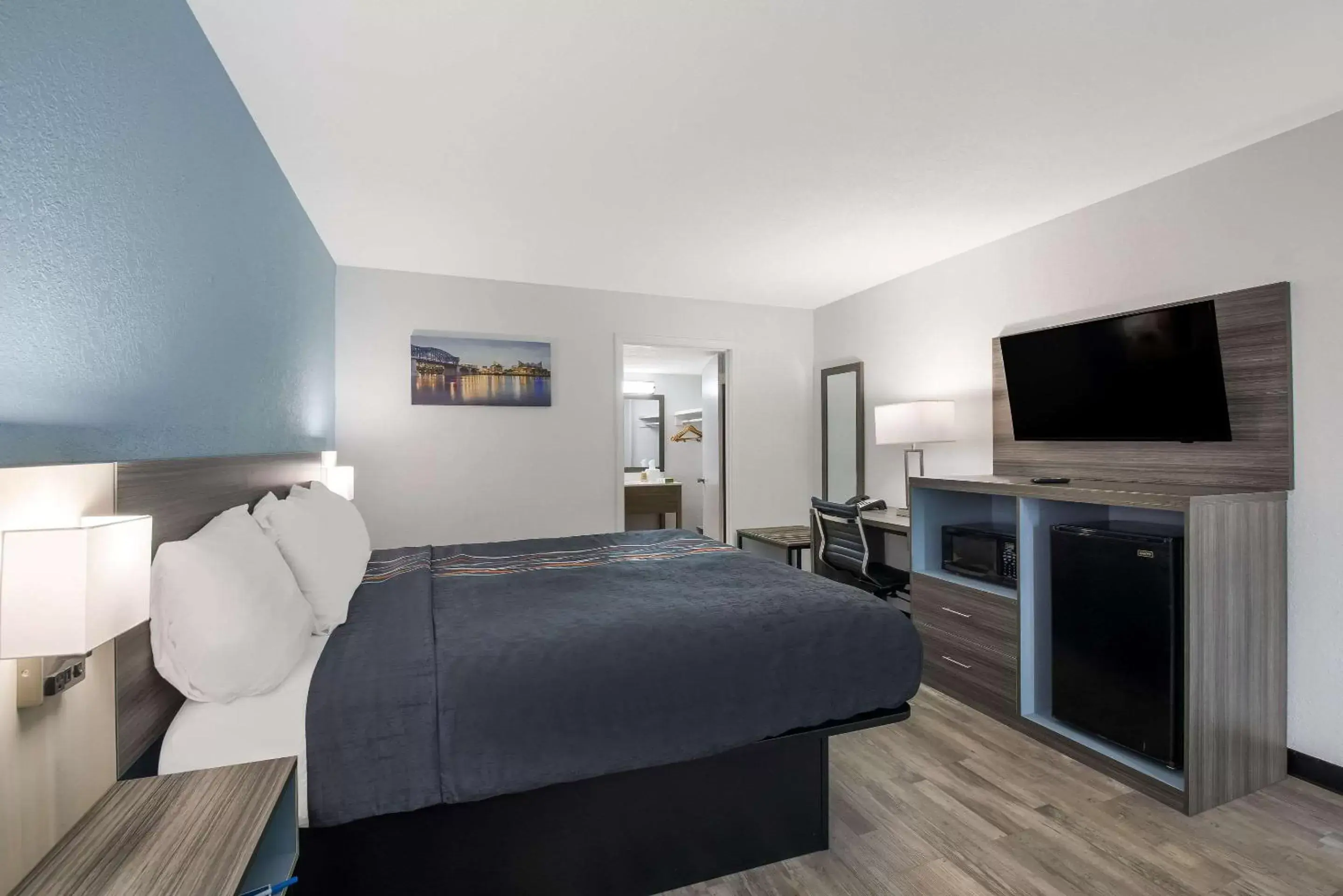 Bedroom, Bed in Rodeway Inn Cleveland TN I-75 Bedroom, Bed in Rodeway Inn Cleveland TN I-75