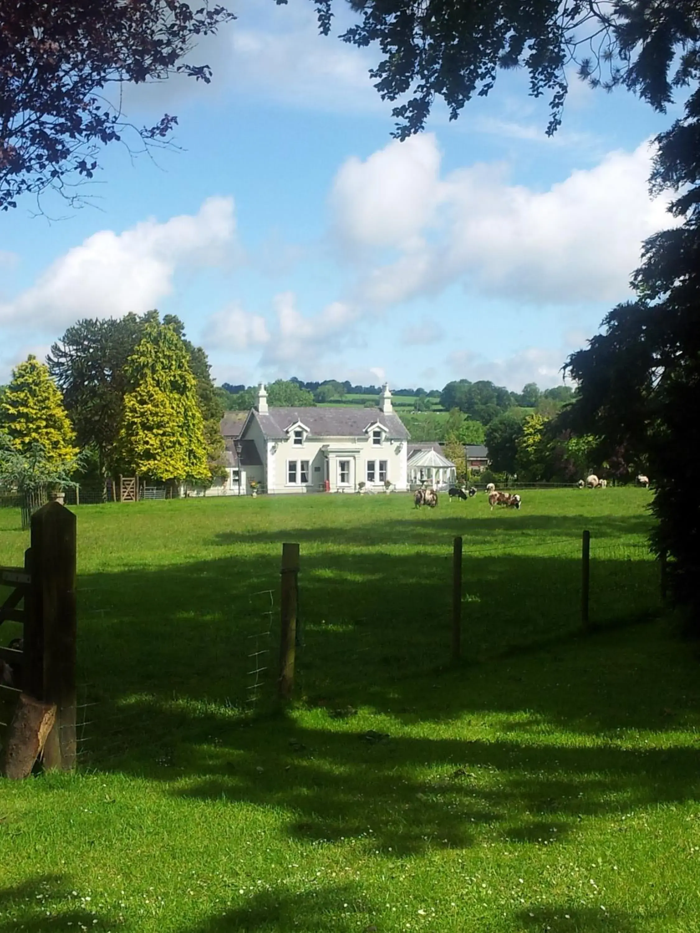 Property building, Garden in Brookhall Cottages