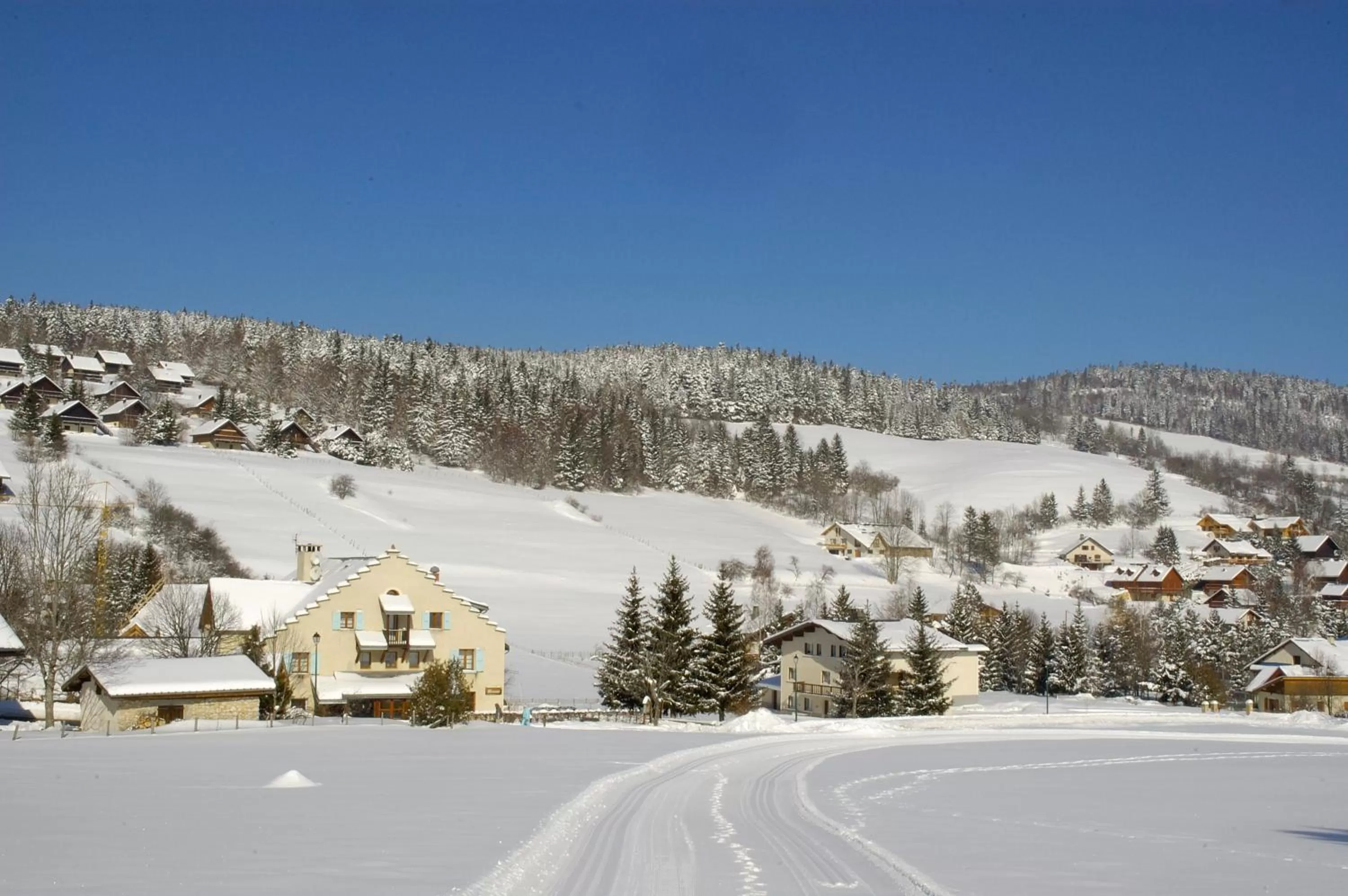 Property building in Hotel du Golf