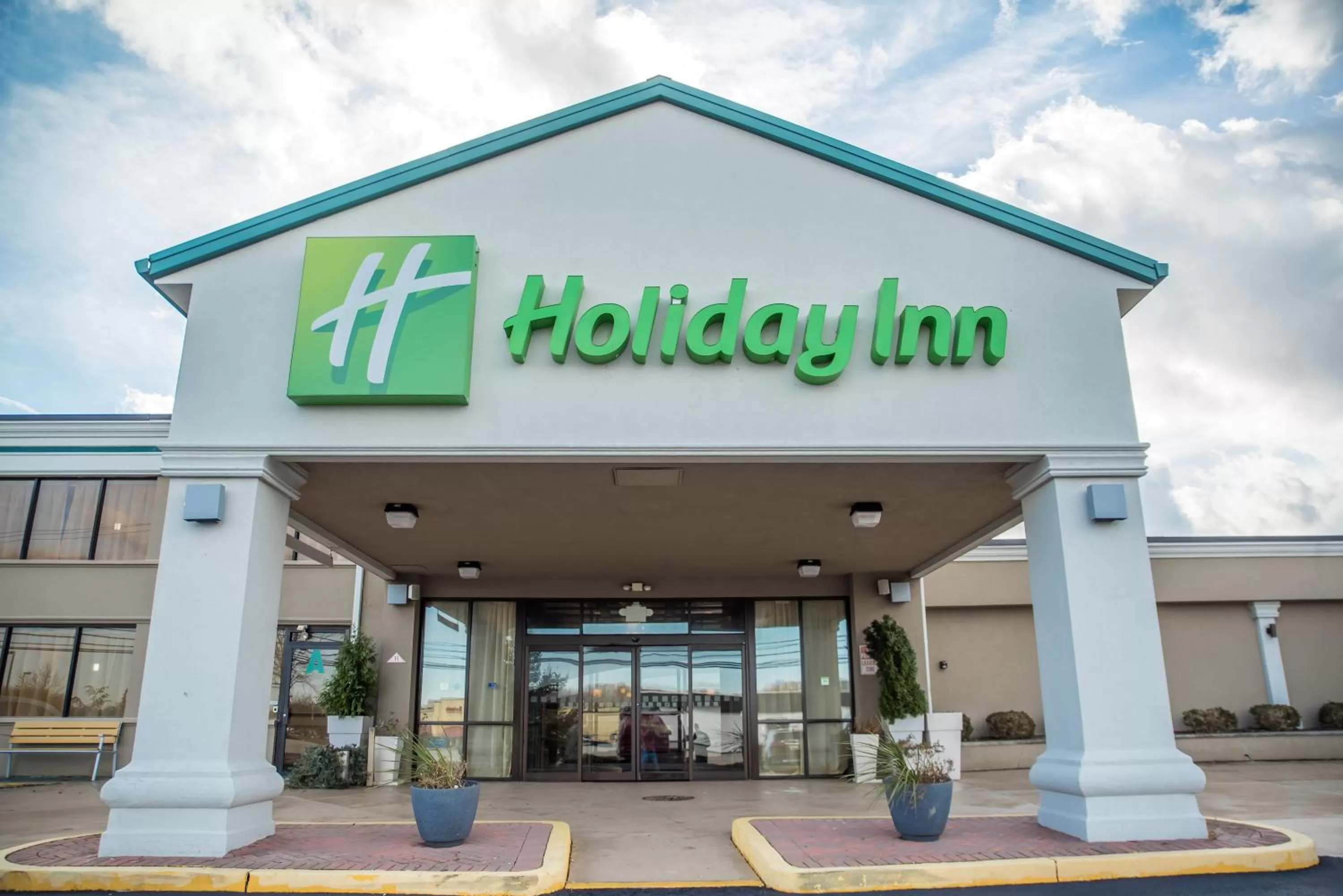 Property building in Holiday Inn Hazlet by IHG