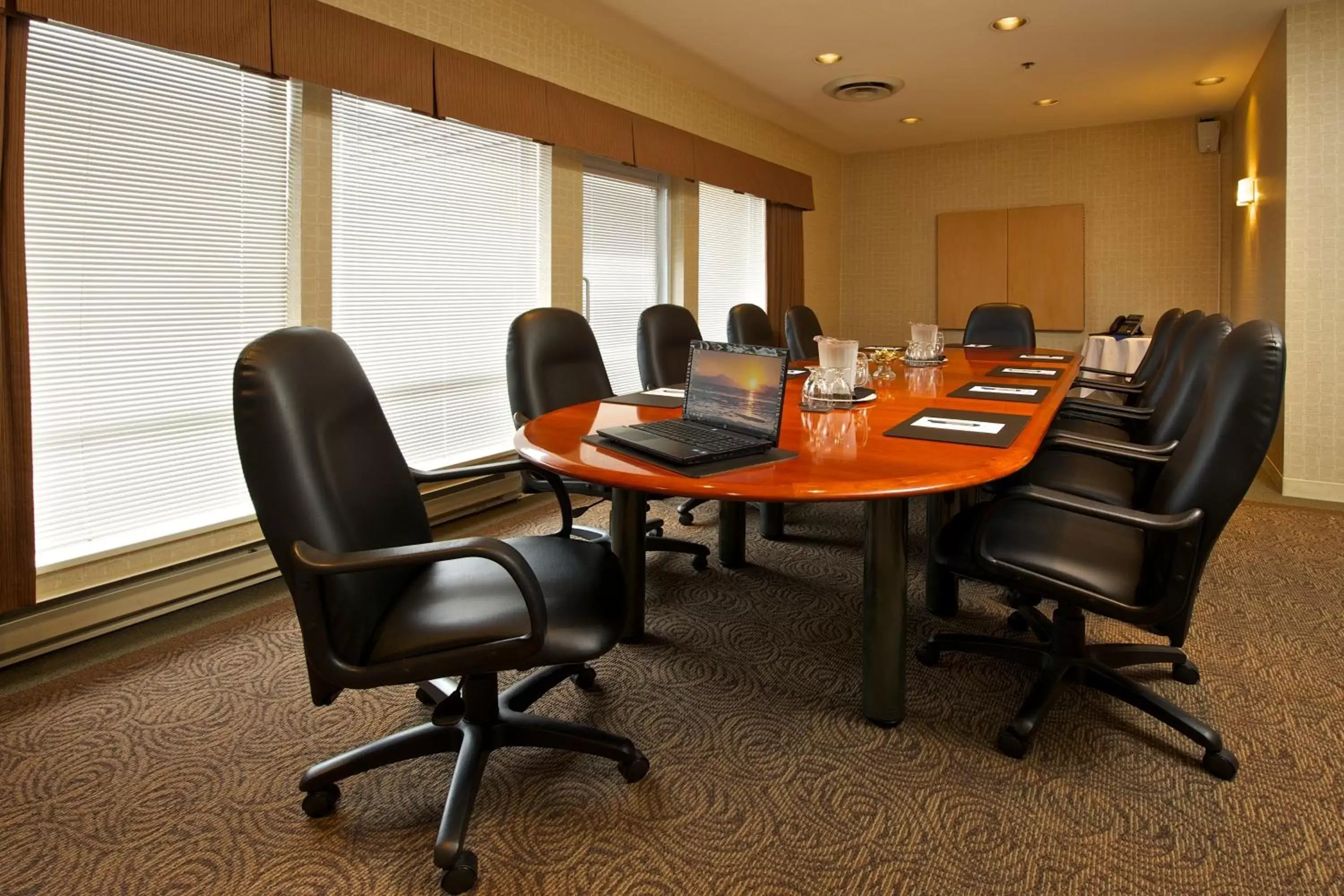 Business facilities in Coast Tsawwassen Inn