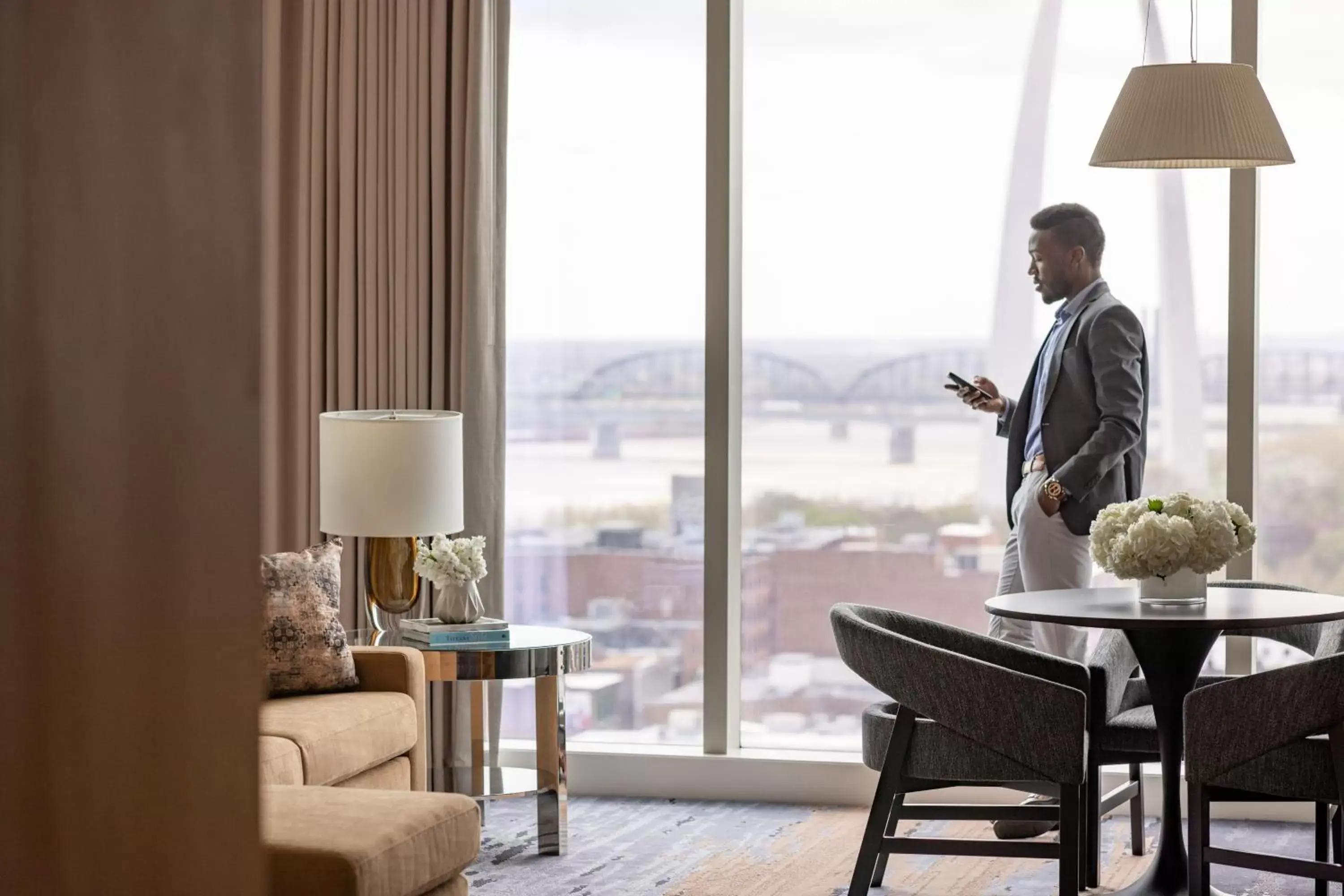 Living room in Four Seasons St. Louis