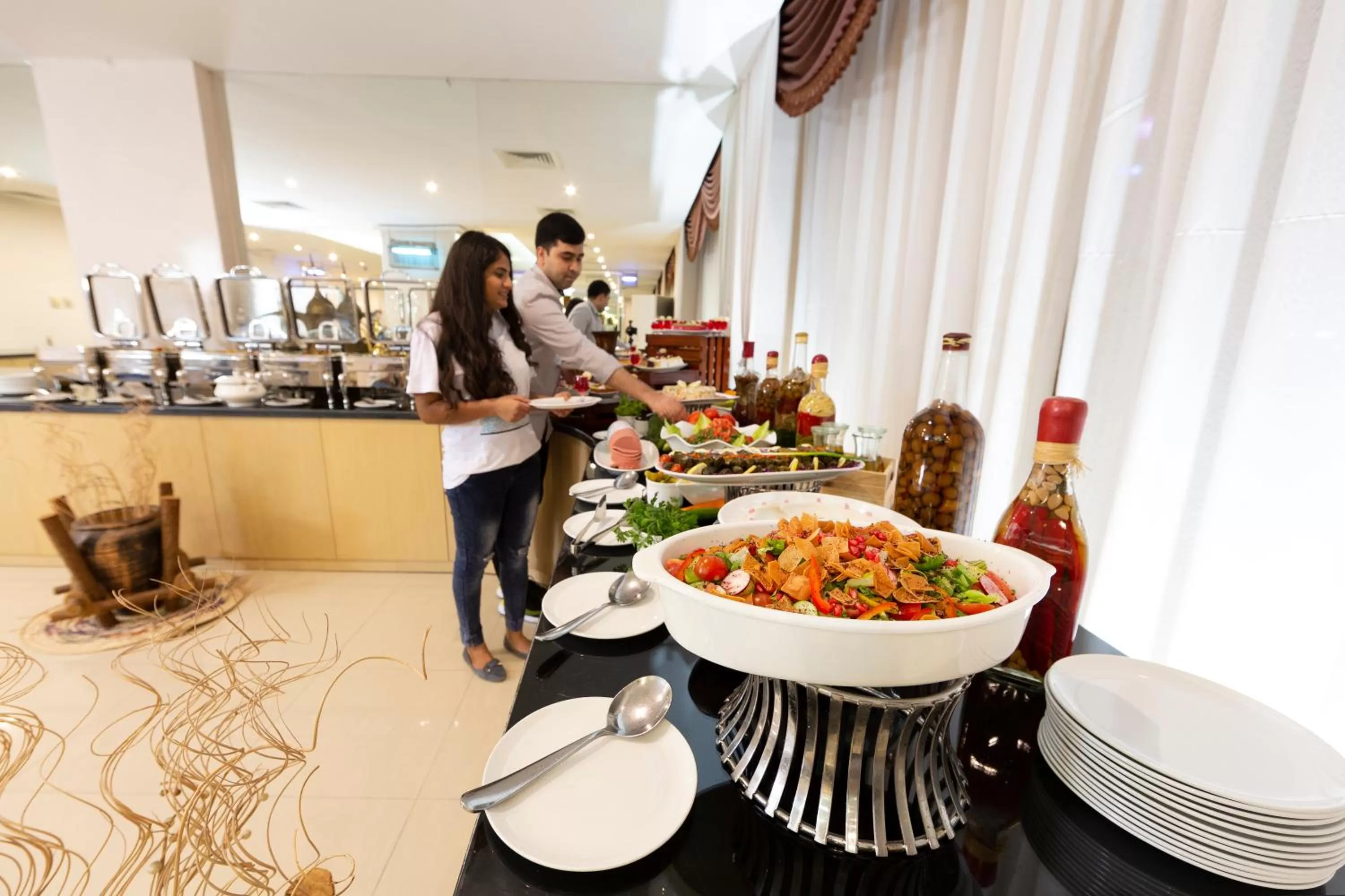 Restaurant/places to eat in Nova Park Hotel