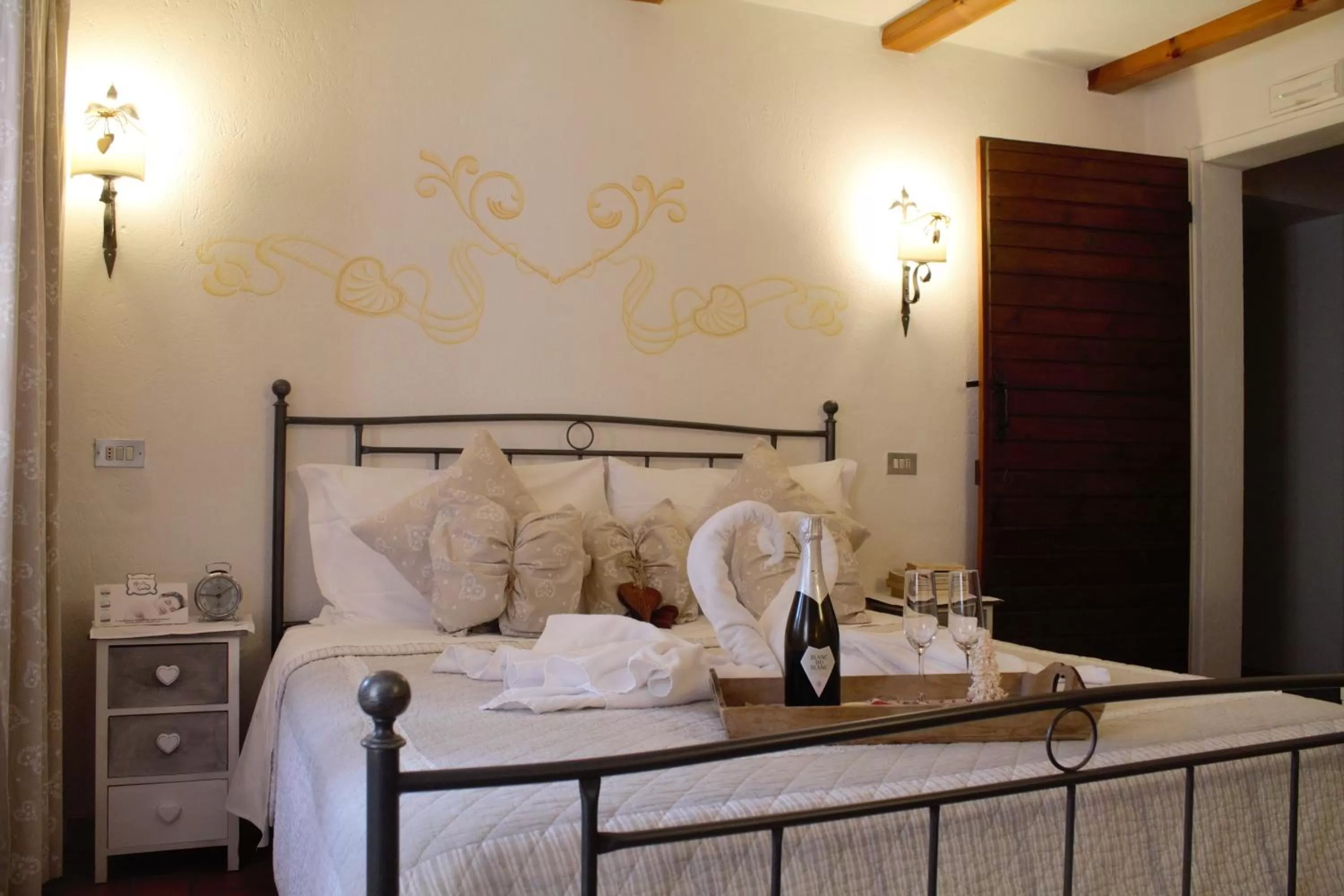 Photo of the whole room, Bed in Le Coeur du Pont