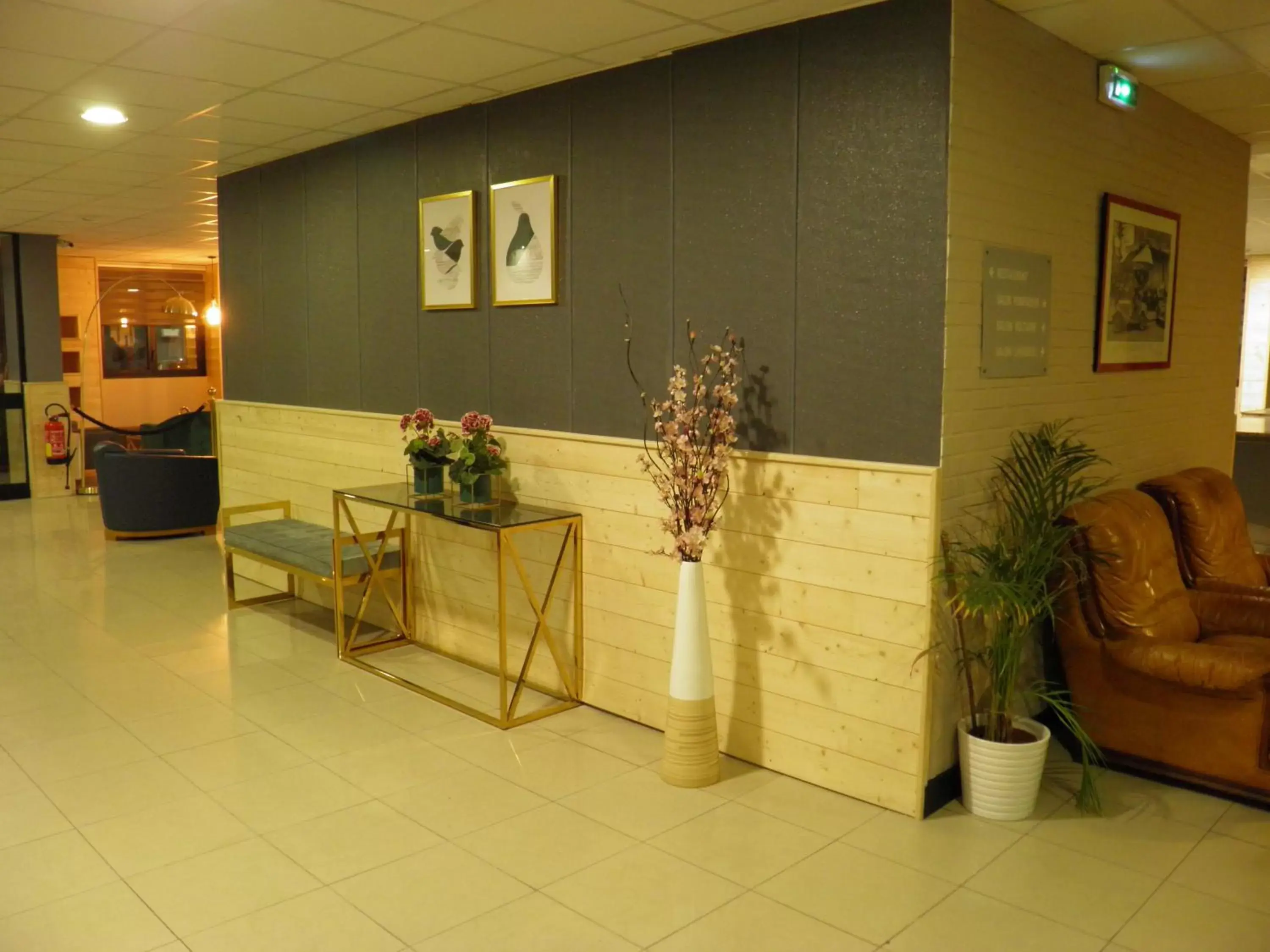 Communal lounge/ TV room, Lobby/Reception in Euro Hôtel Paris Créteil