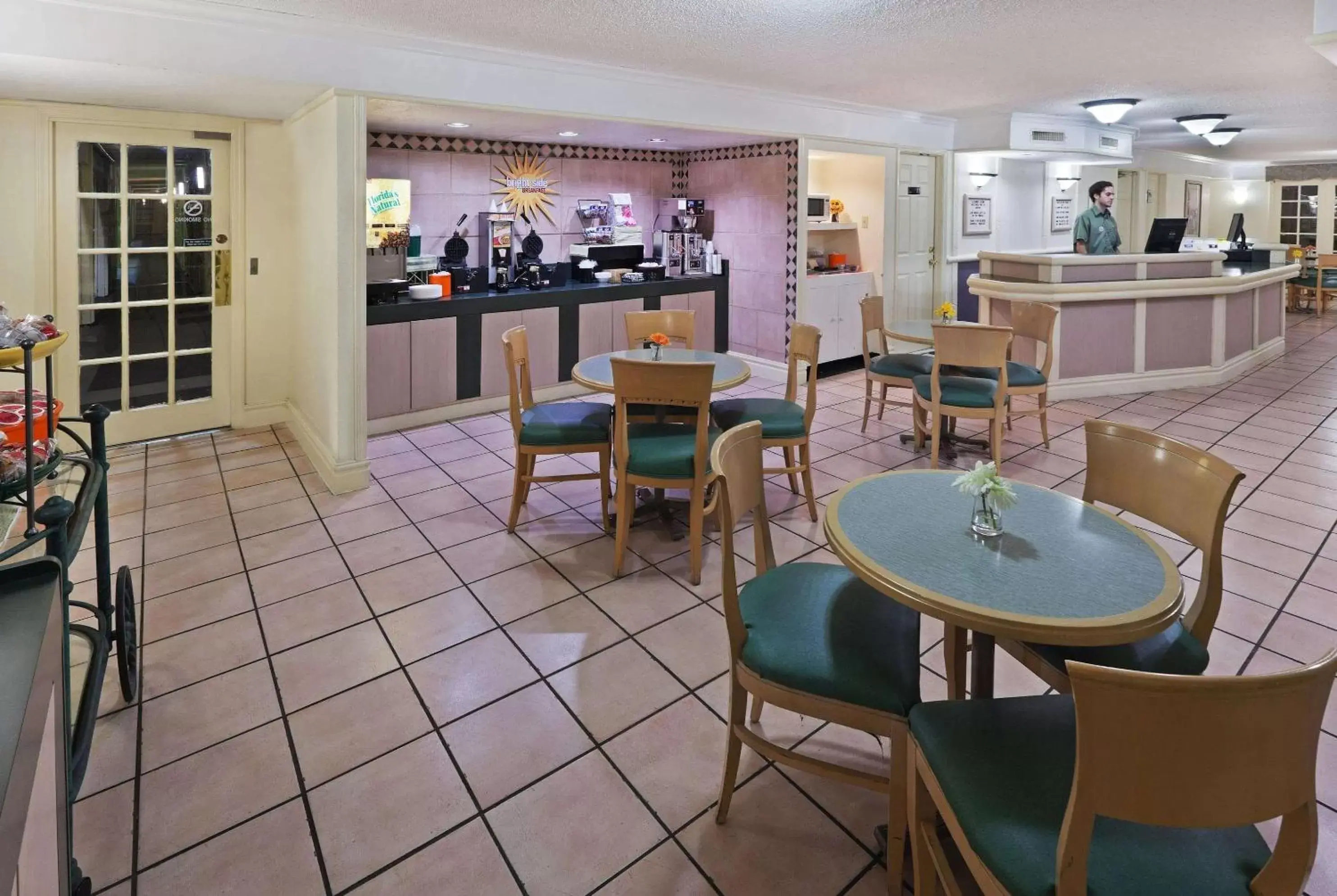 Restaurant/Places to Eat in La Quinta Inn by Wyndham Austin Oltorf