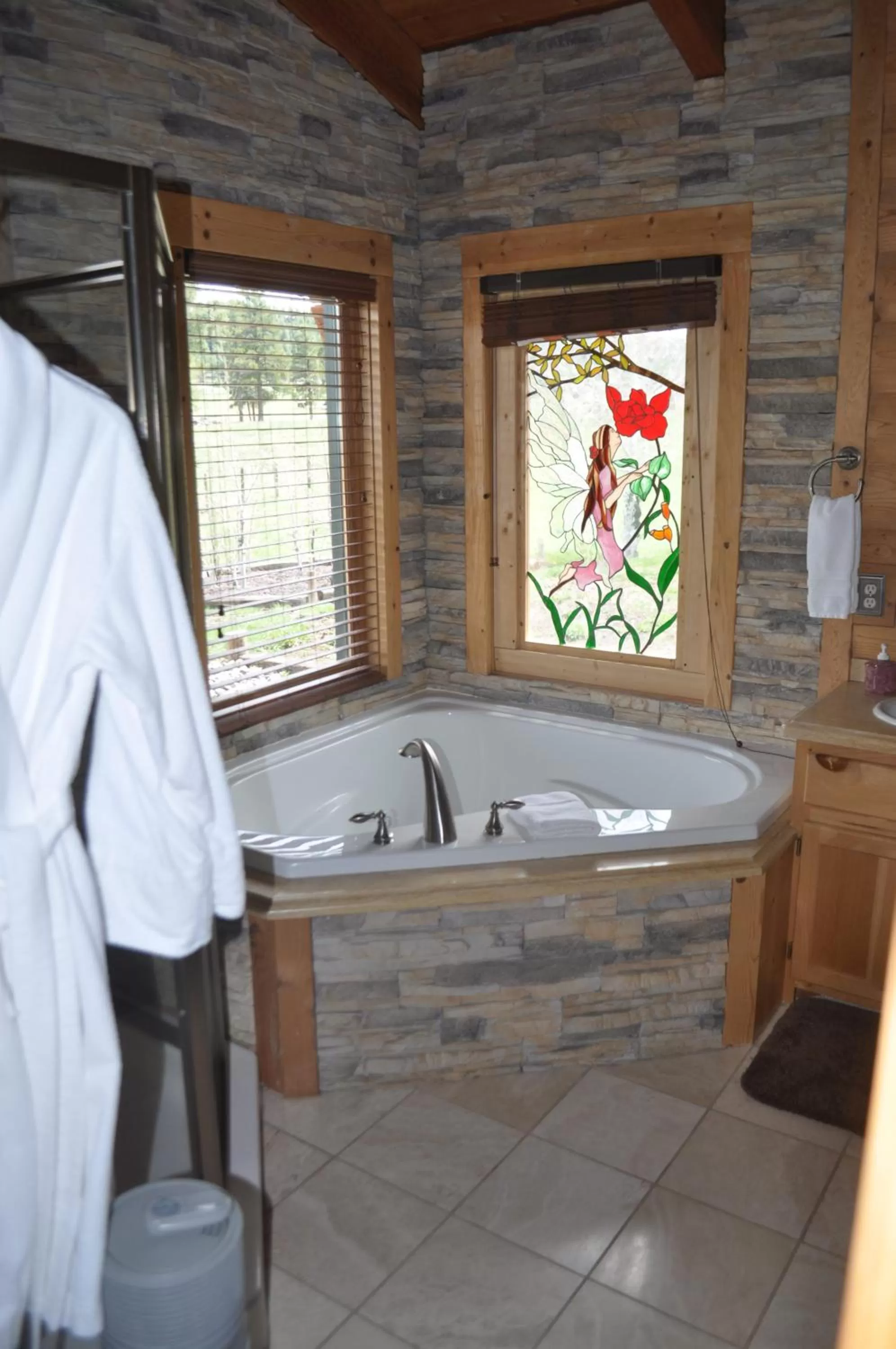 Bathroom in Elkwood Manor Bed & Breakfast